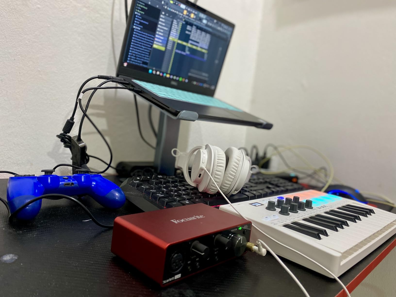 Audio-Technica ATH-M20x Professional Studio Monitor Headphones, Black customer photo 2