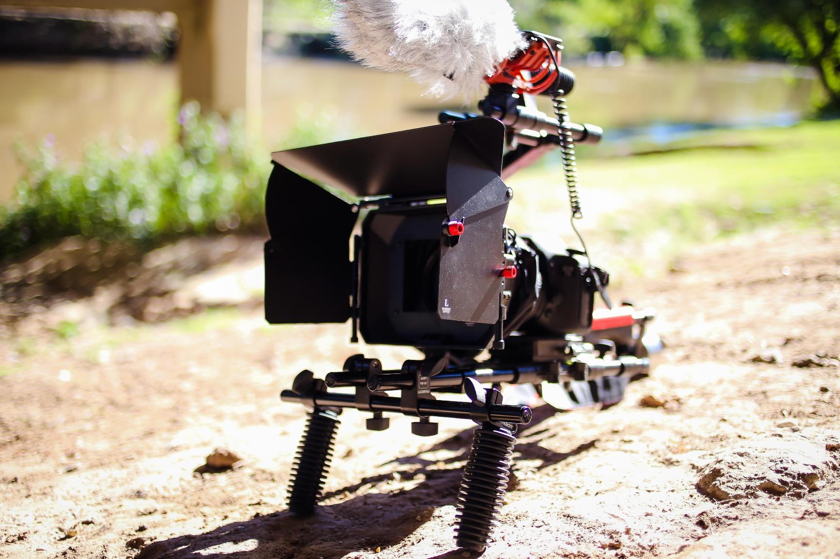 Camera Shoulder Support Rig Kit with Cage & Matte Box for DSLRs Video Camcorder. Adjustable Brackets & Handles. Fits Multiple Lenes Diameter up to 95m. 4x4 Filter Holders. (FC-02) customer photo 2