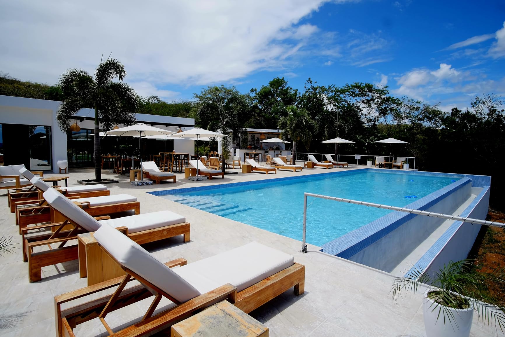 Rokinon 12mm f/2.0 NCS CS Wide Angle Lens for Sony E - Fast Aperture, Nano Coated Optics, Manual Focus, APS-C Mirrorless, Ideal for Landscape, Architecture, Low-Light Shots (Black) customer photo 2