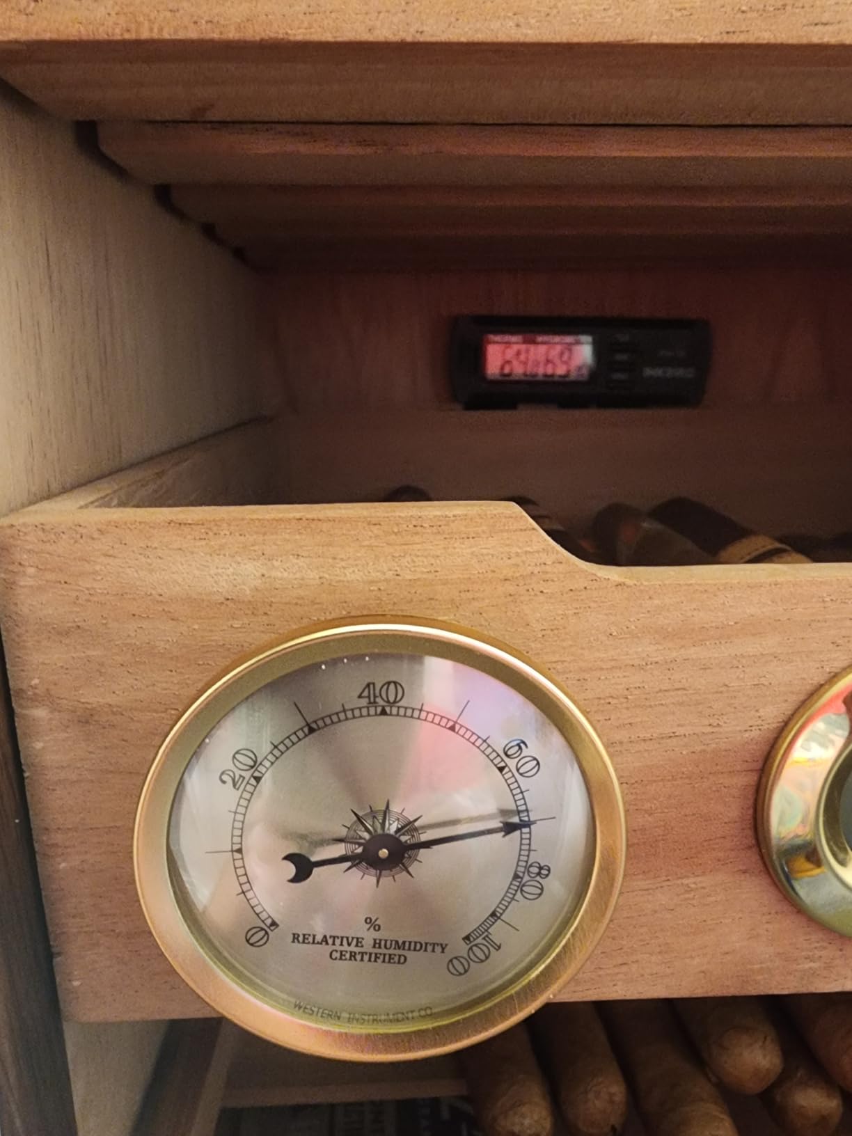 Cigar Oasis Analog Hygrometer and Humidity Sensor - High Precision Humidity Monitor customer photo 2