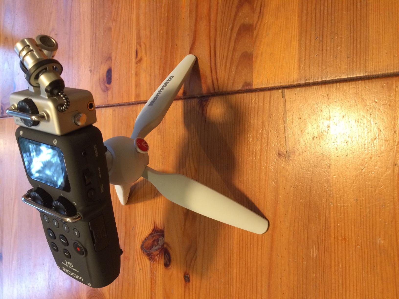 Zoom H5 4-Track Portable Recorder for Audio for Video, Music, and Podcasting customer photo 1