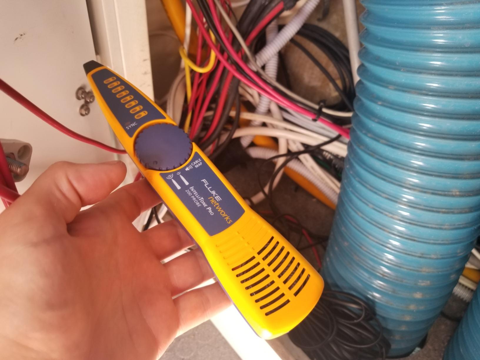 Fluke Networks MT-8200-60-KIT IntelliTone Pro 200 Probe and Toner, Multicolor customer photo 1