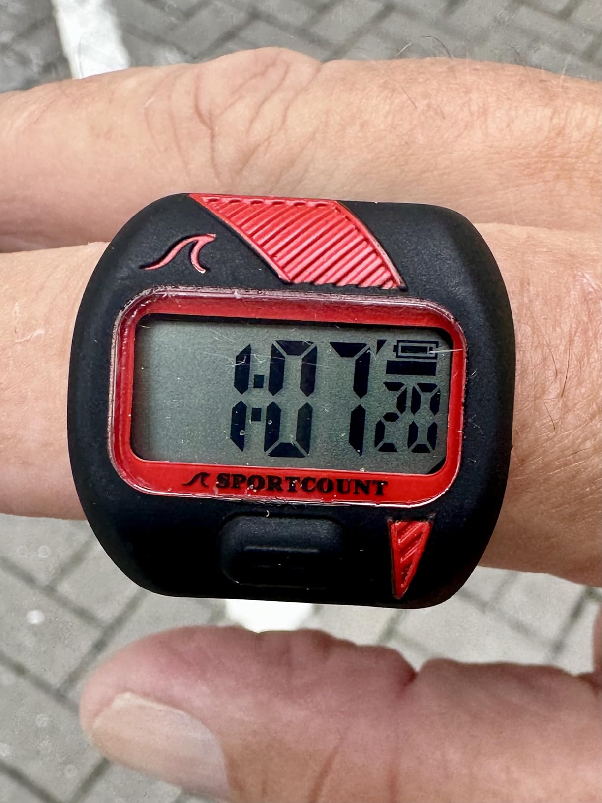 200 Lap Counter Timer - Waterproof Tracker for Swimming and Running - Records Laps and Times customer photo 1