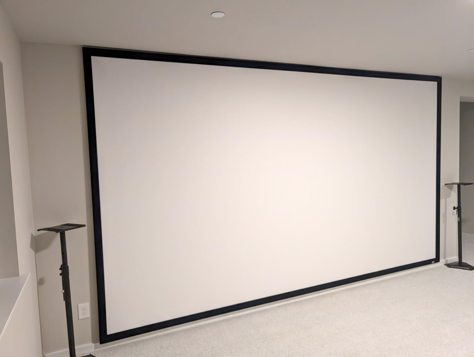 Elite Screens Sable Frame 120