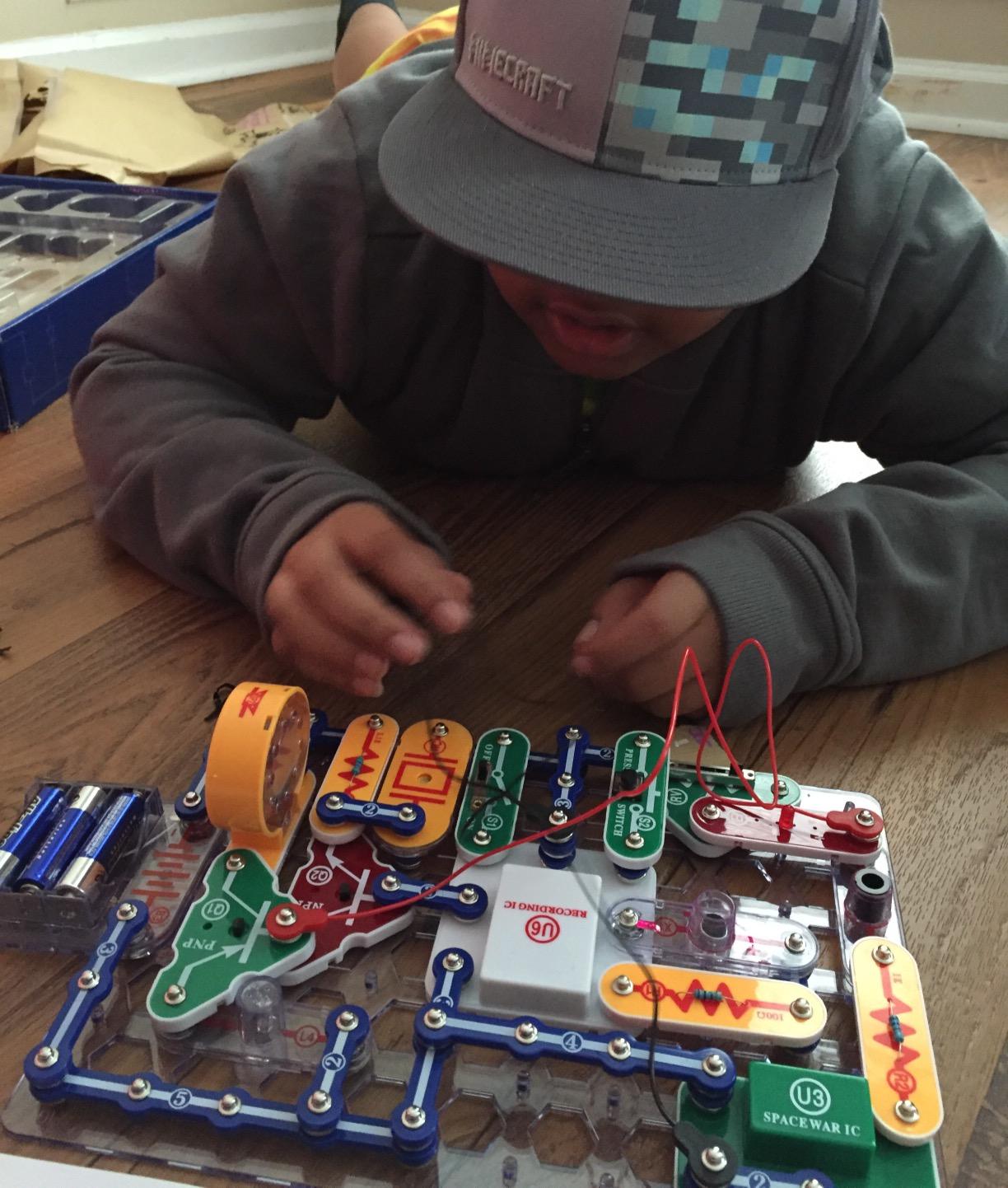 Snap Circuits 203 Electronics Exploration Kit | Over 200 STEM Projects | Full Color Project Manual | 42 Snap Modules | Unlimited Fun customer photo 1