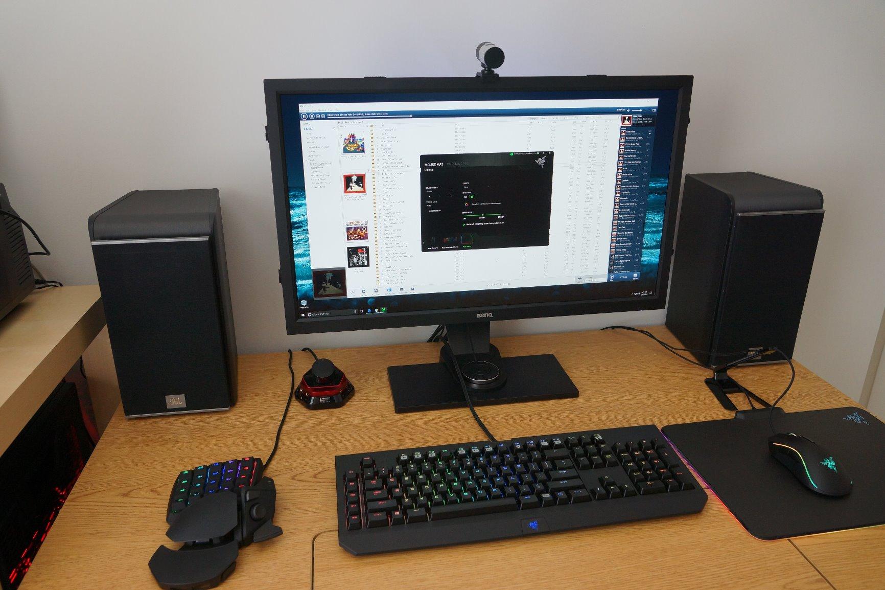 Razer Orbweaver Chroma Gaming Keypad: Mechanical Key Switches - 30 Programmable Keys - Customizable Chroma RGB Lighting - Programmable Macros - Classic Black customer photo 2