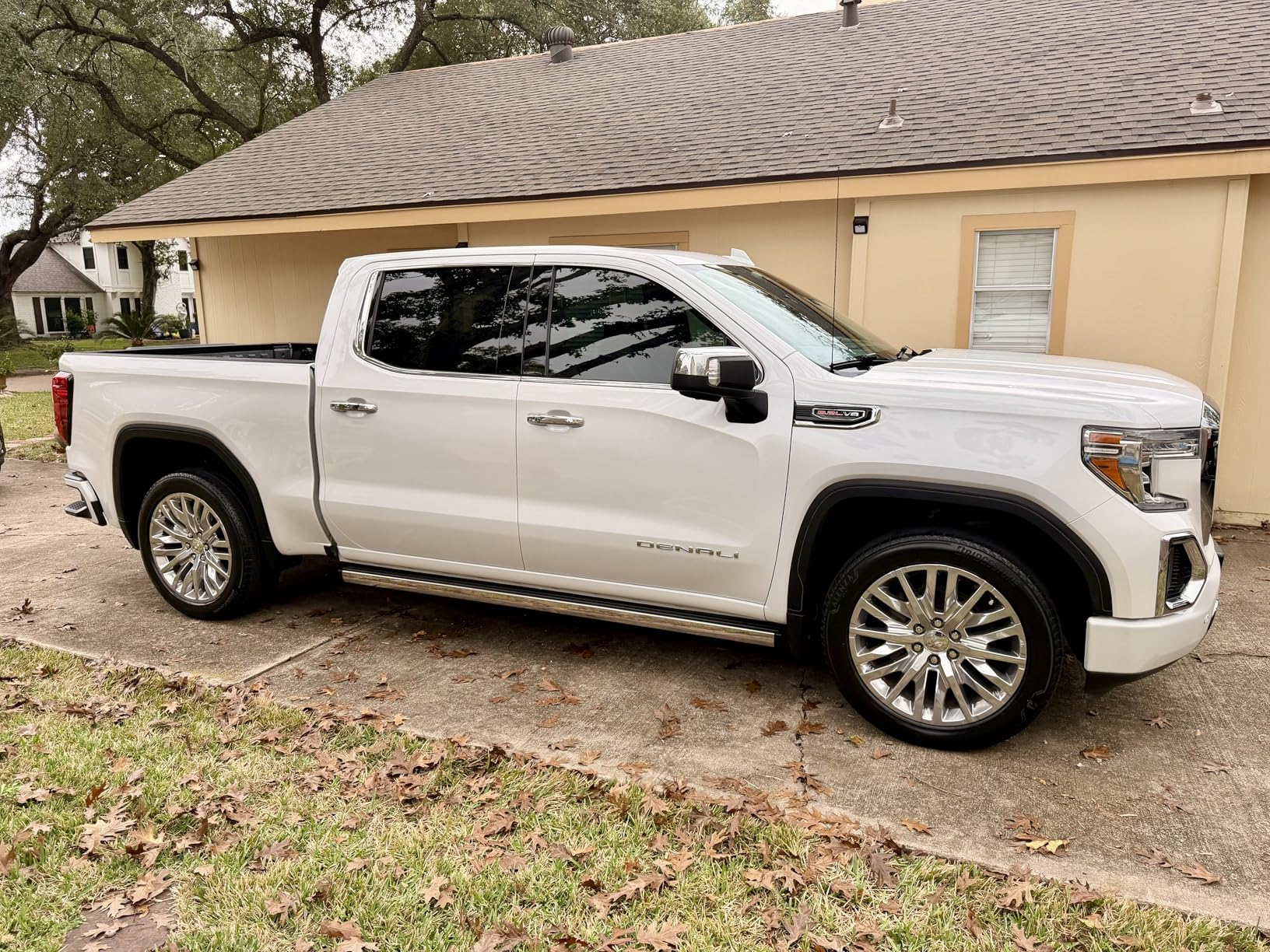 Chemical Guys Clay Bar and Luber Synthetic Lubricant Kit - Light/Medium Duty OG Clay Bar for Removing embedded dirt from Paint, Glass, and Metal customer photo 1