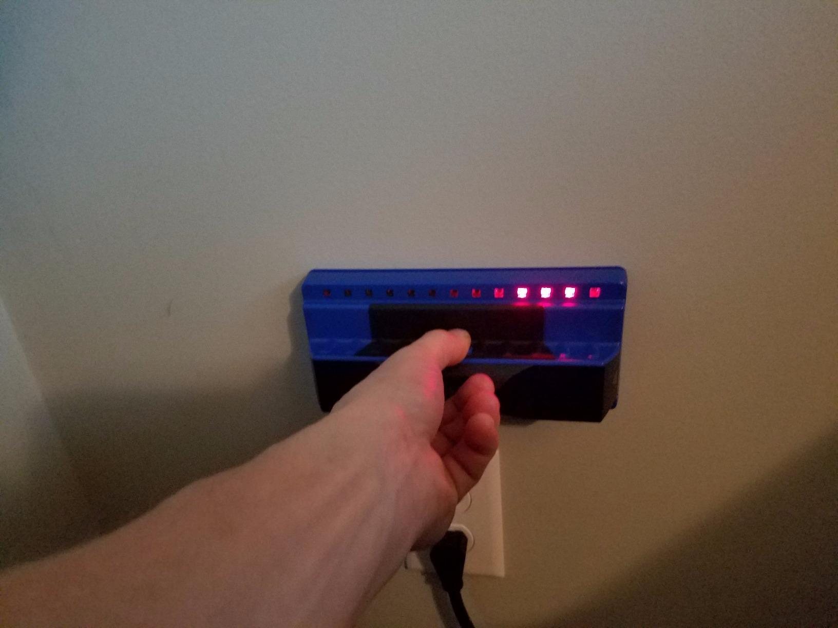 Franklin Sensors ProSensor 710+ Stud Finder with 13-Sensors, Wood & Metal Stud Detector/Wall Scanner, Built-in Bubble Level, Made in The USA customer photo 1