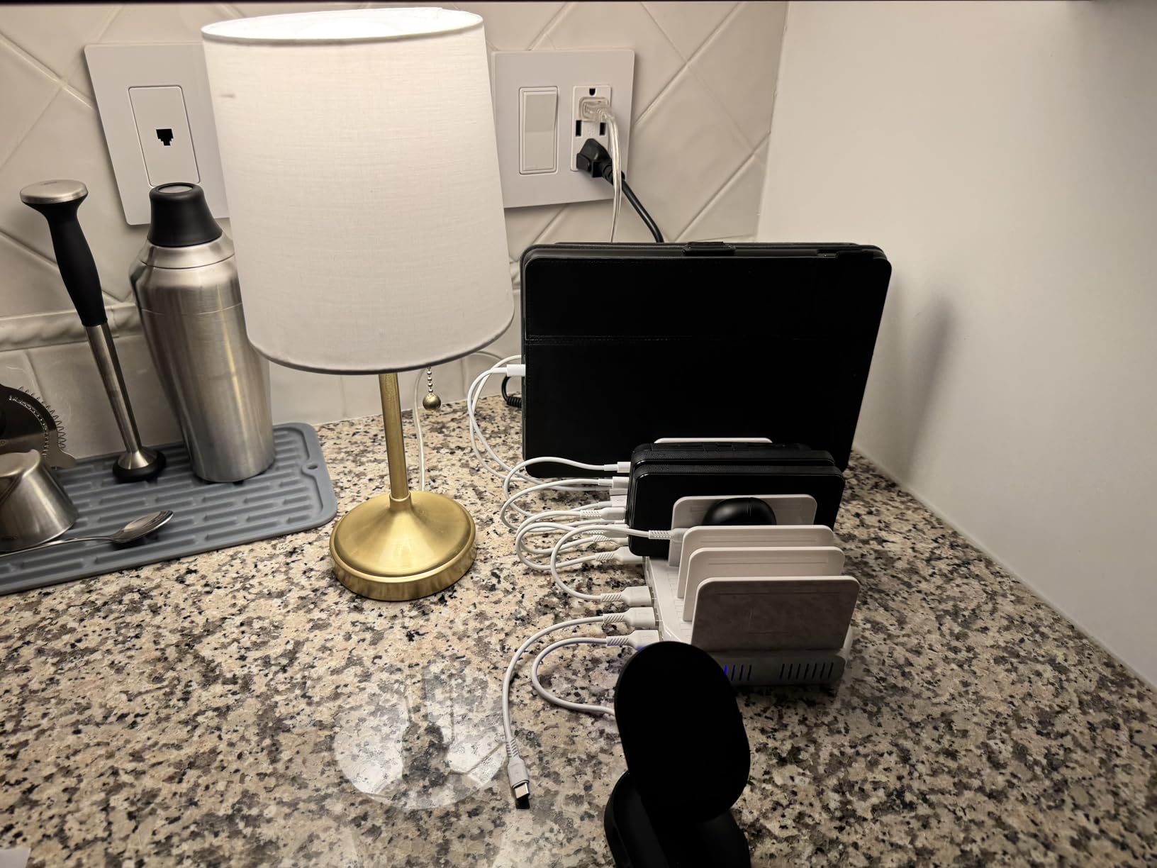 Unitek Multi Charging Station, 10-Port USB Charger for Multiple Device with SmartIC Tech and Adjustable Dividers, Organizer Stand Compatible with iPad, Tablet, Kindle, iPhone customer photo 1