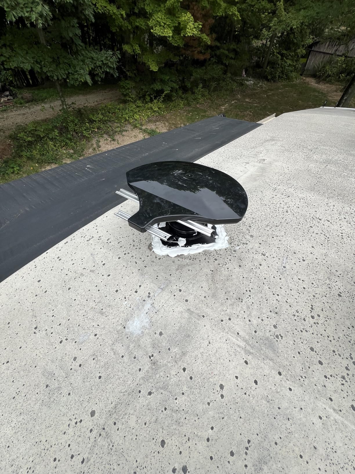 Winegard RZ-6000 Rayzar z1 RV TV Antenna (HD, Digital, 4K Ready, ATSC 3.0 Ready) - White customer photo 1