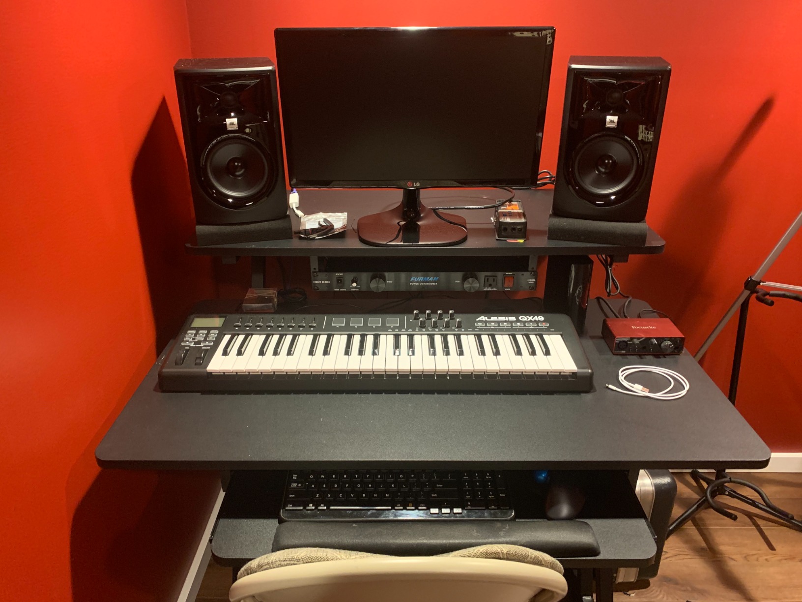 On-Stage WS7500 Series Wood Studio Workstation - Black customer photo 2