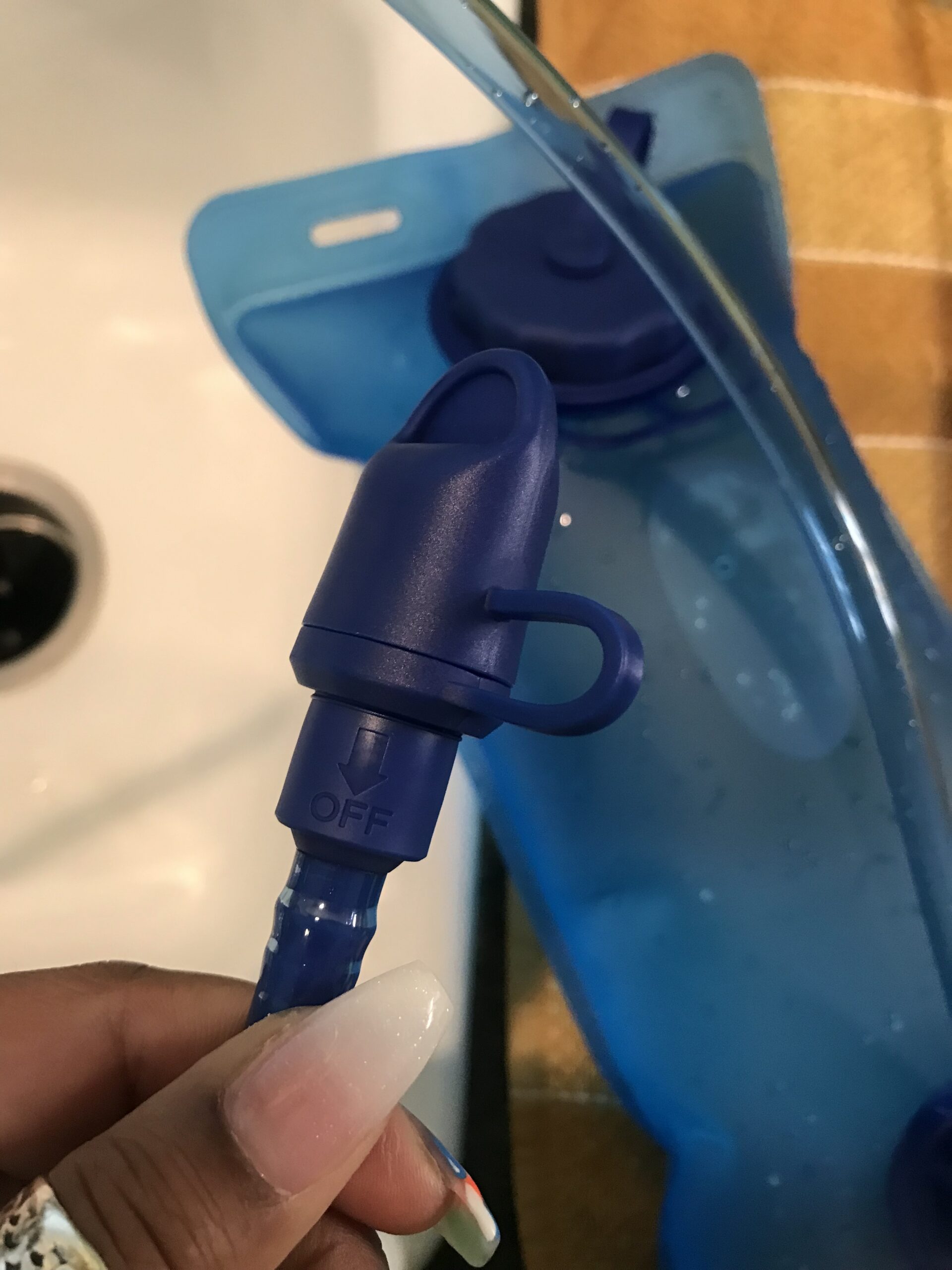 KUYOU Running Hydration Vest - Lightweight Insulated Hydration Backpack with 2L Water Bladder, Adjustable Chest Straps and Reflective Water Backpack for Running Marathon Race Hiking Cycling customer photo 2