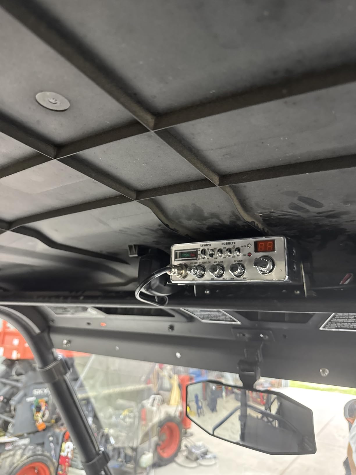 Uniden PC68LTX 40-Channel CB Radio with PA/CB Switch, RF Gain and Mic Gain Control, Analog S/RF Meter, Instant Channel 9, Automatic Noise Limiter, and Hi-Cut Switch,Silver customer photo 1