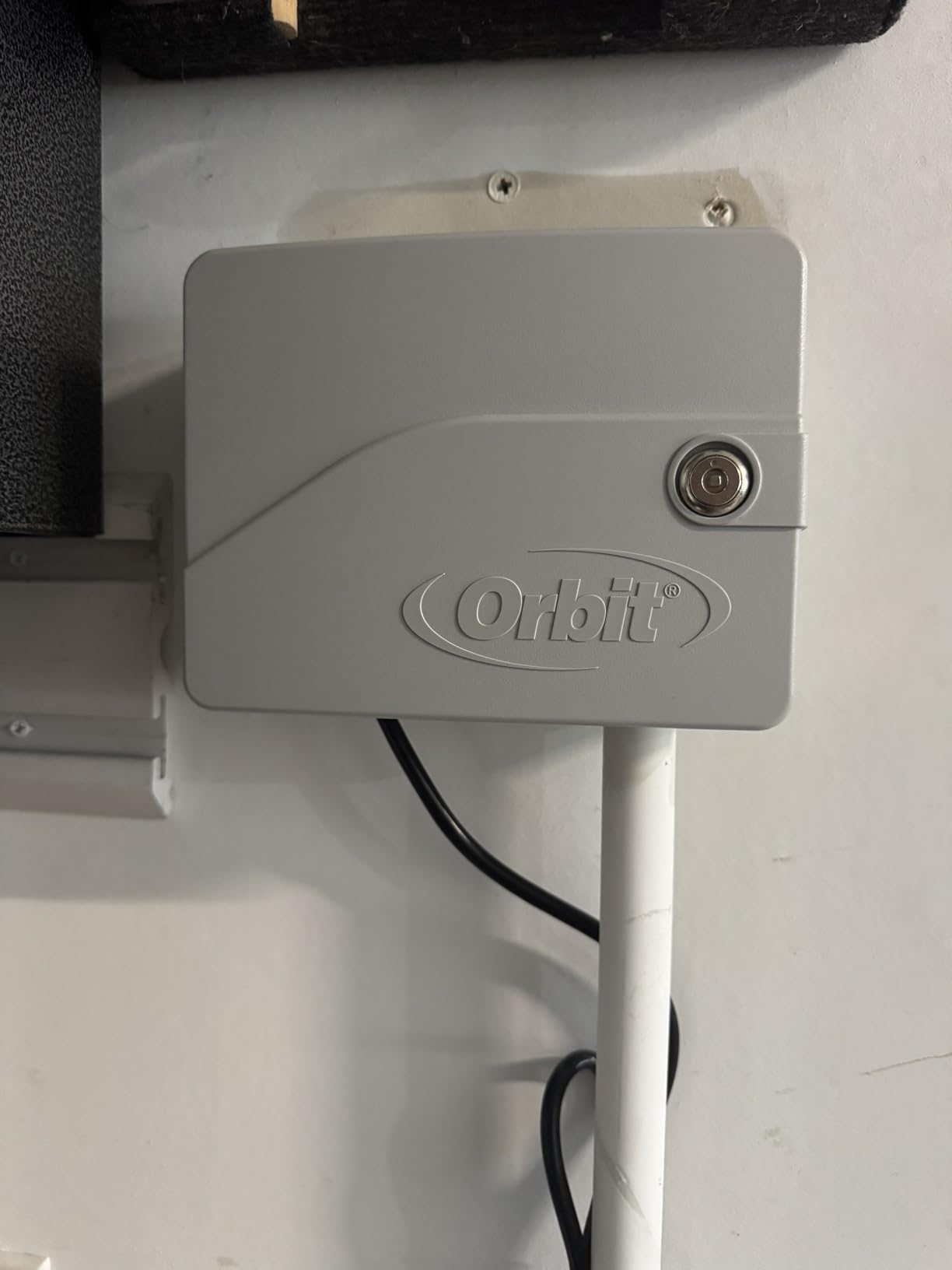 Orbit 57950 B-hyve 12-Zone Smart Indoor/Outdoor Sprinkler Controller customer photo 1