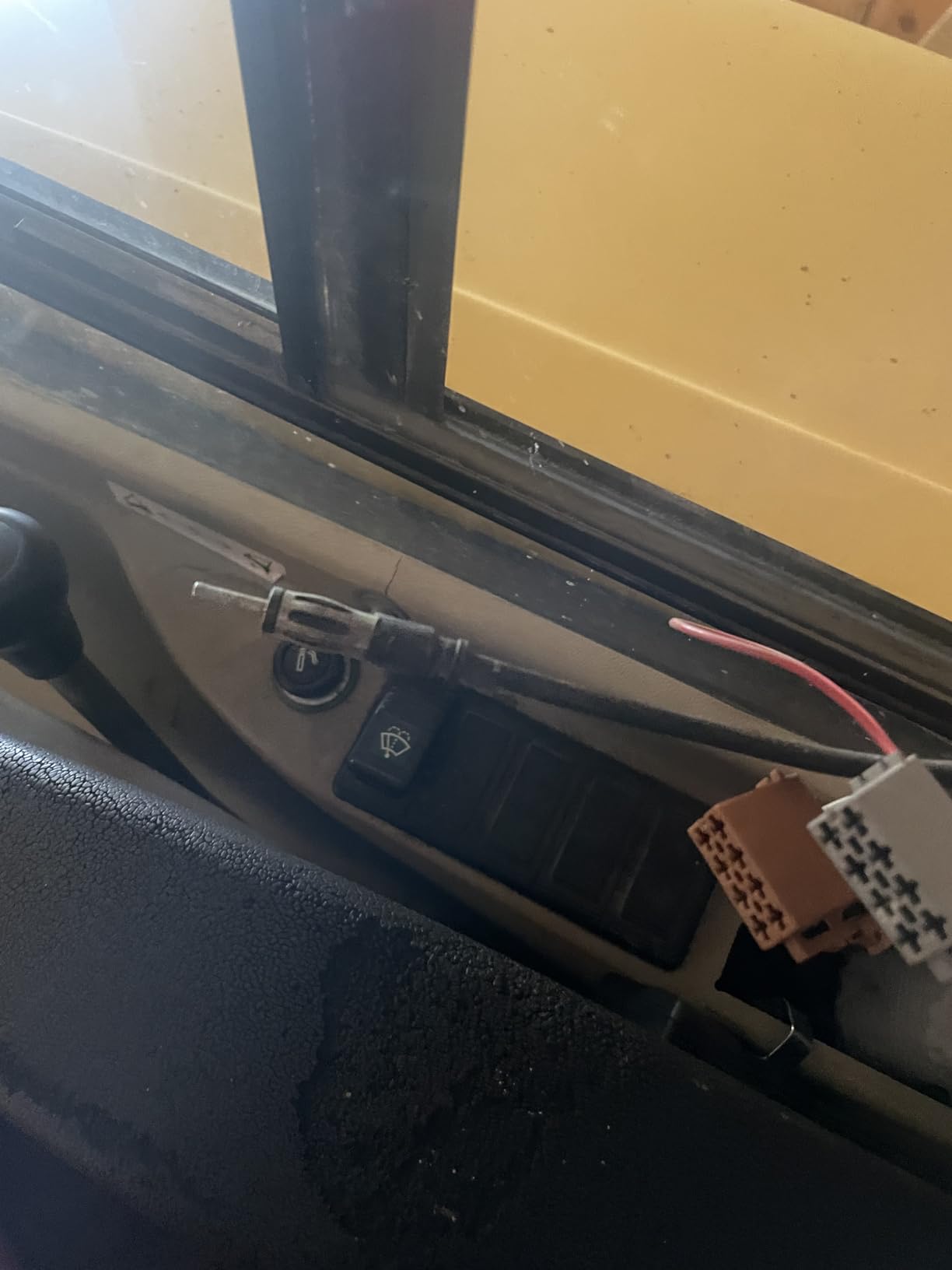 Boss Audio Systems MR632UAB Marine Receiver - Weatherproof, Bluetooth Audio and Hands-Free Calling, USB, MP3, AM/FM, Aux-in, No CD Player, RGB Multi-Color Illumination, Detachable Front Panel, white customer photo 1