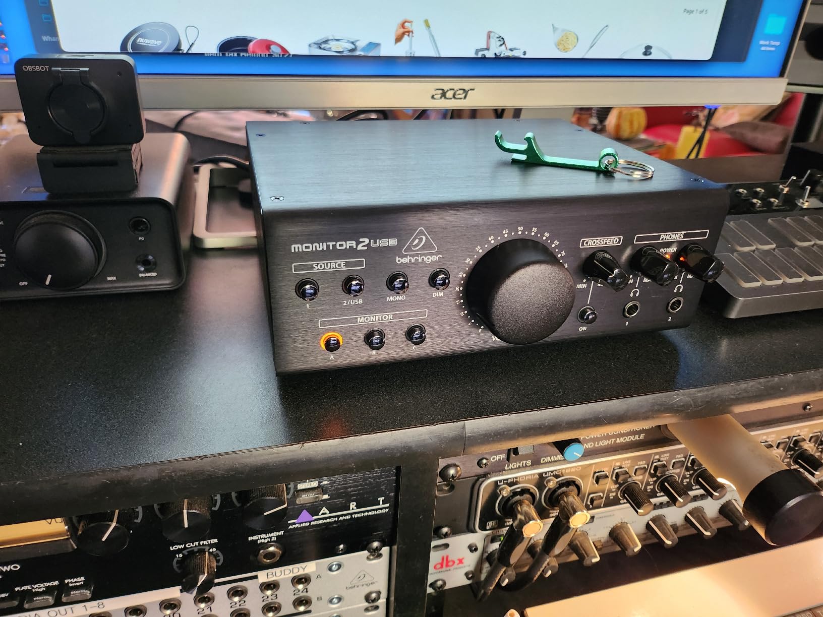 Behringer MONITOR2USB High-End Speaker and Headphone Monitoring Controller with VCA Control and USB Audio Interface customer photo 1