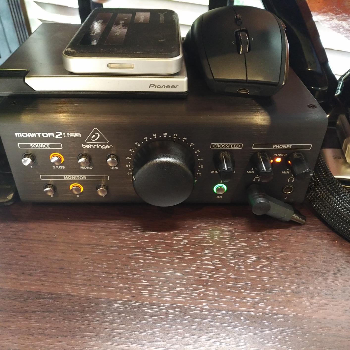 Behringer MONITOR2USB High-End Speaker and Headphone Monitoring Controller with VCA Control and USB Audio Interface customer photo 2