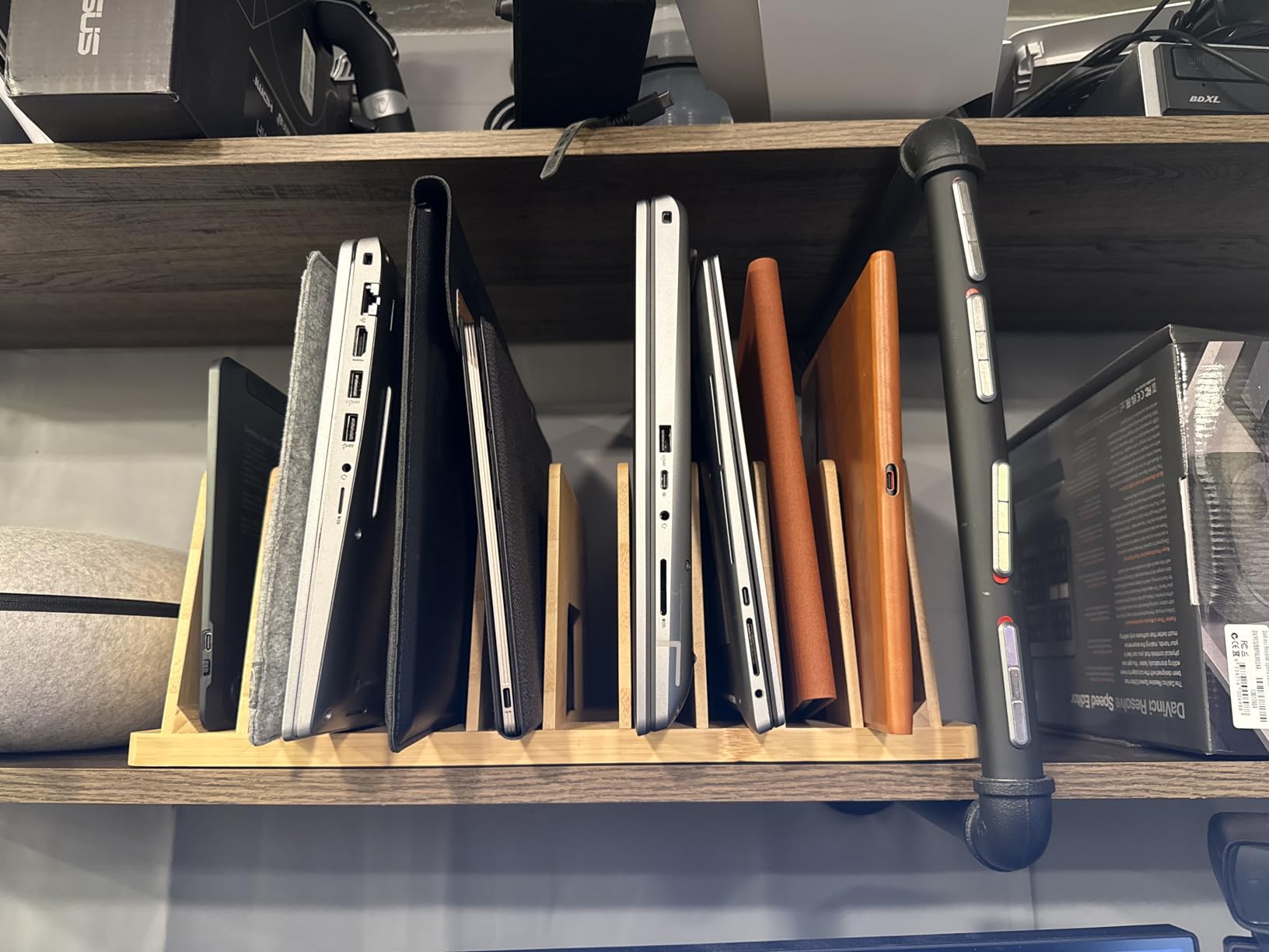 MobileVision Bamboo Multi Device Organizer for Smartphones, Tablets and Laptops, 5 Slots customer photo 1