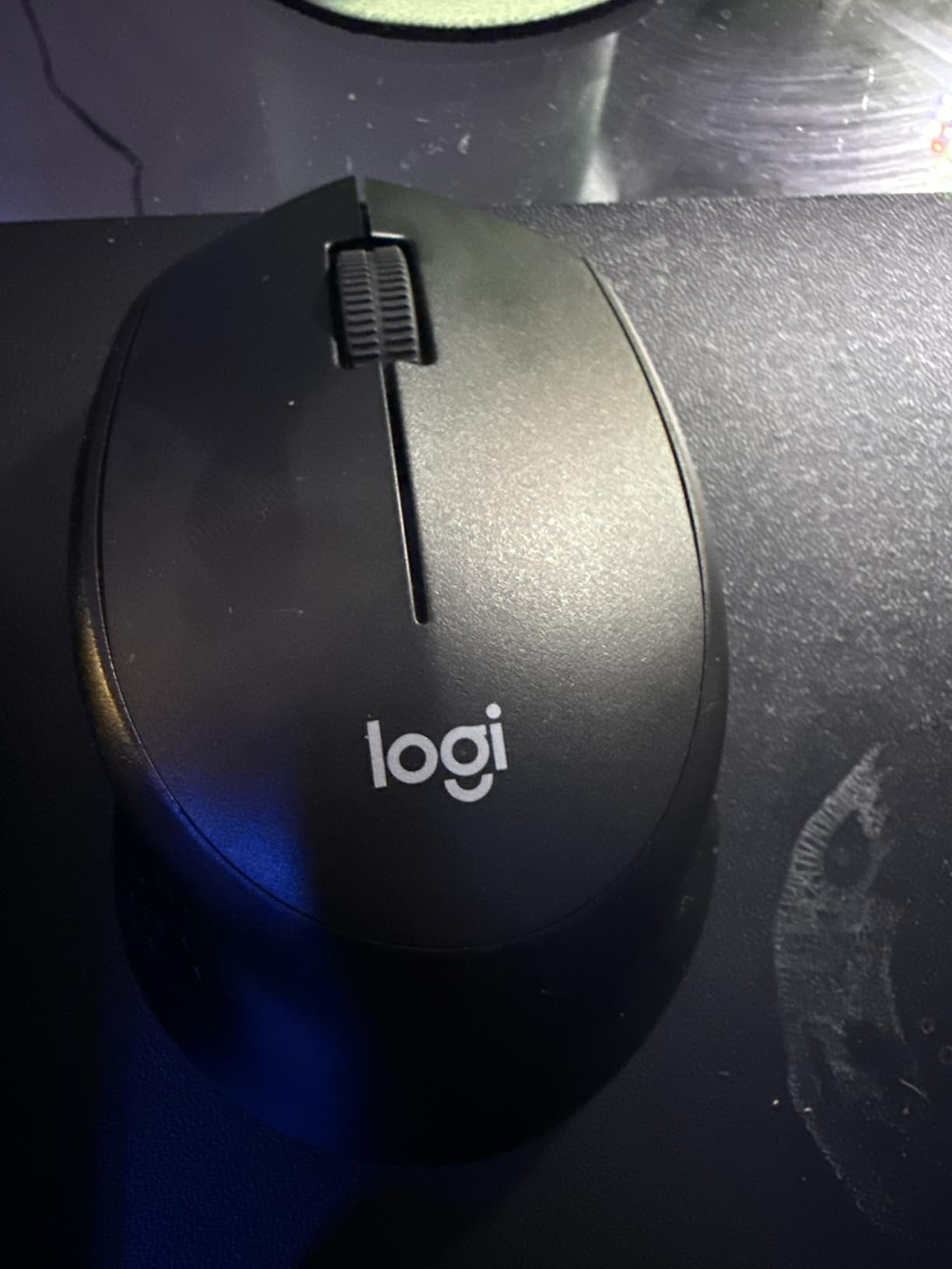 Logitech M330 Silent Wireless Mouse, 2.4GHz with USB Receiver, Optical Tracking, Quiet & Lightweight, Long Battery Life, for PC, Mac, Laptop, Chromebook - Black customer photo 2