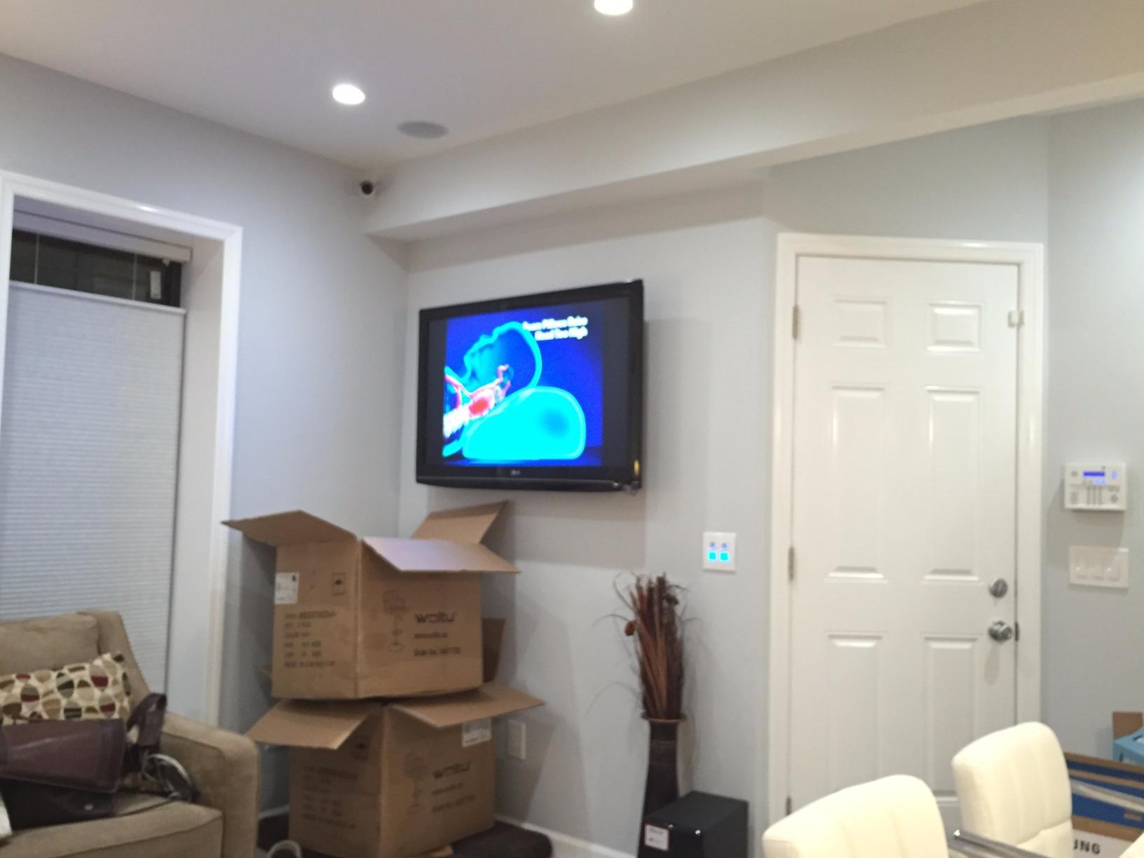 J-Tech Digital 4K HDBaseT HDMI Extender Over Cat5e/6 Ethernet up to 230ft (1080P) 130ft (4K), Supports HDCP 2.2/1.4, RS232, Bi-Directional IR and PoC customer photo 2