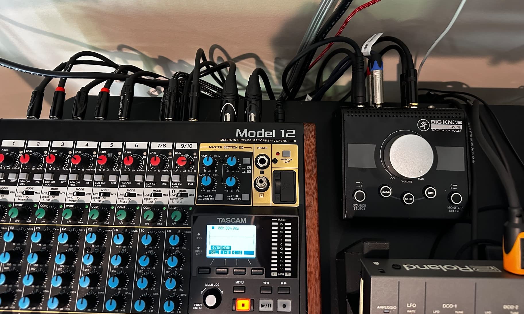 Mackie Big Knob Passive (Non-Powered) 2x2 Studio Monitor Controller - Signal Attenuator for Pro Audio customer photo 2