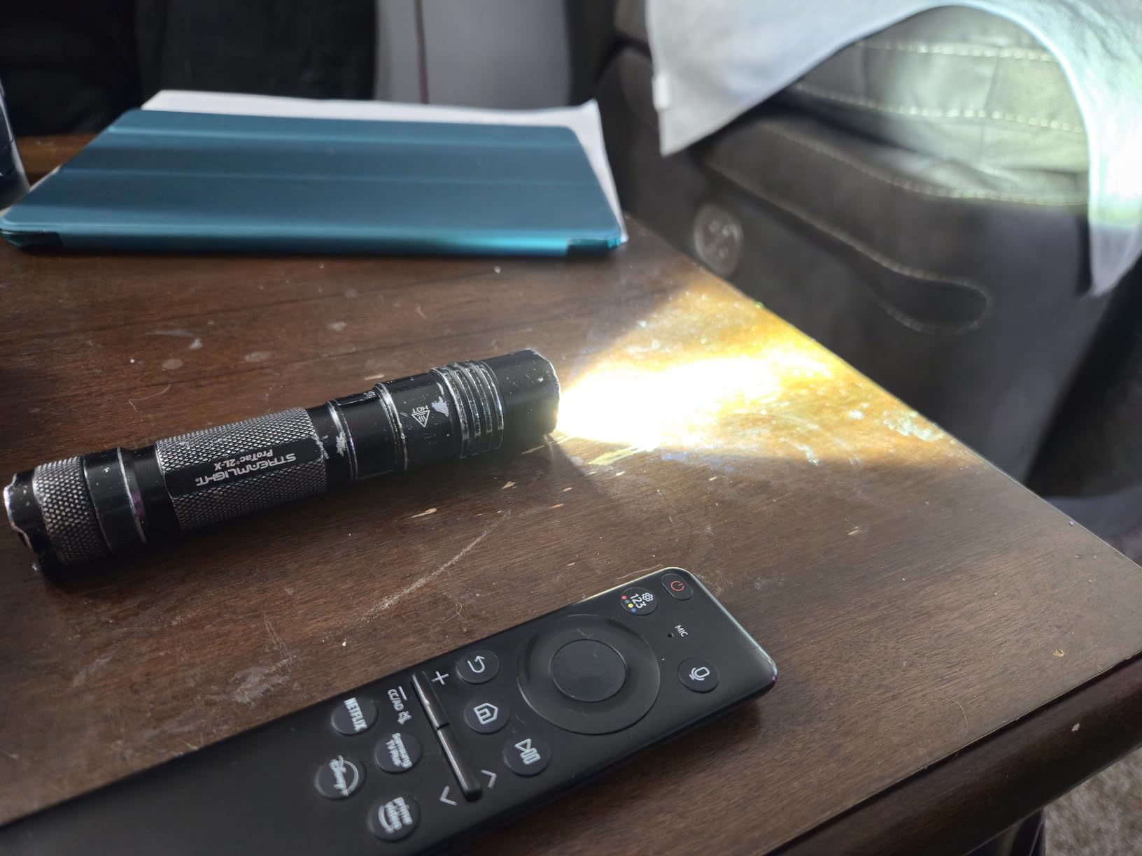 Streamlight 88062 ProTac 2L-X 500-Lumen 6800-Candela EDC High Performance Multi-Fuel Tactical Flashlight, Includes Non-Rechargeable Batteries, Holster and Clip, Clear Retail Packaging, Black customer photo 2