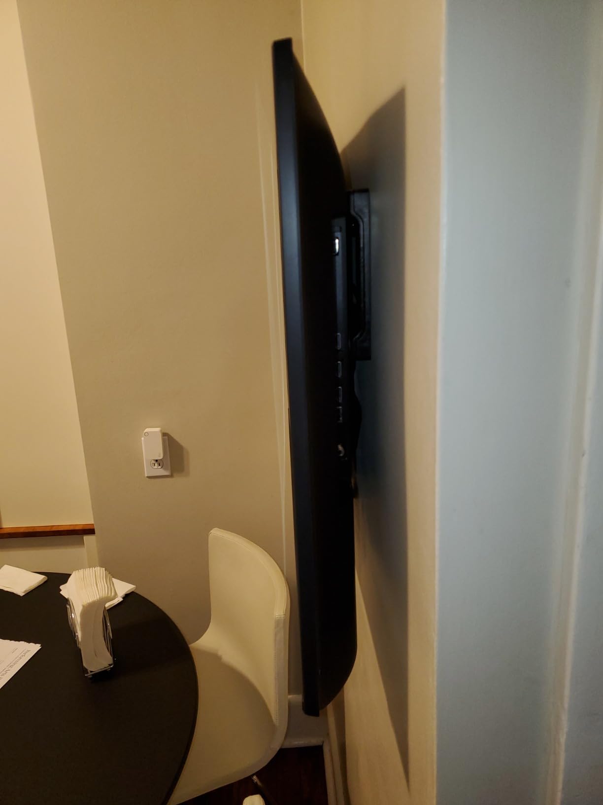 SANUS Low Profile TV Wall Mount for 40