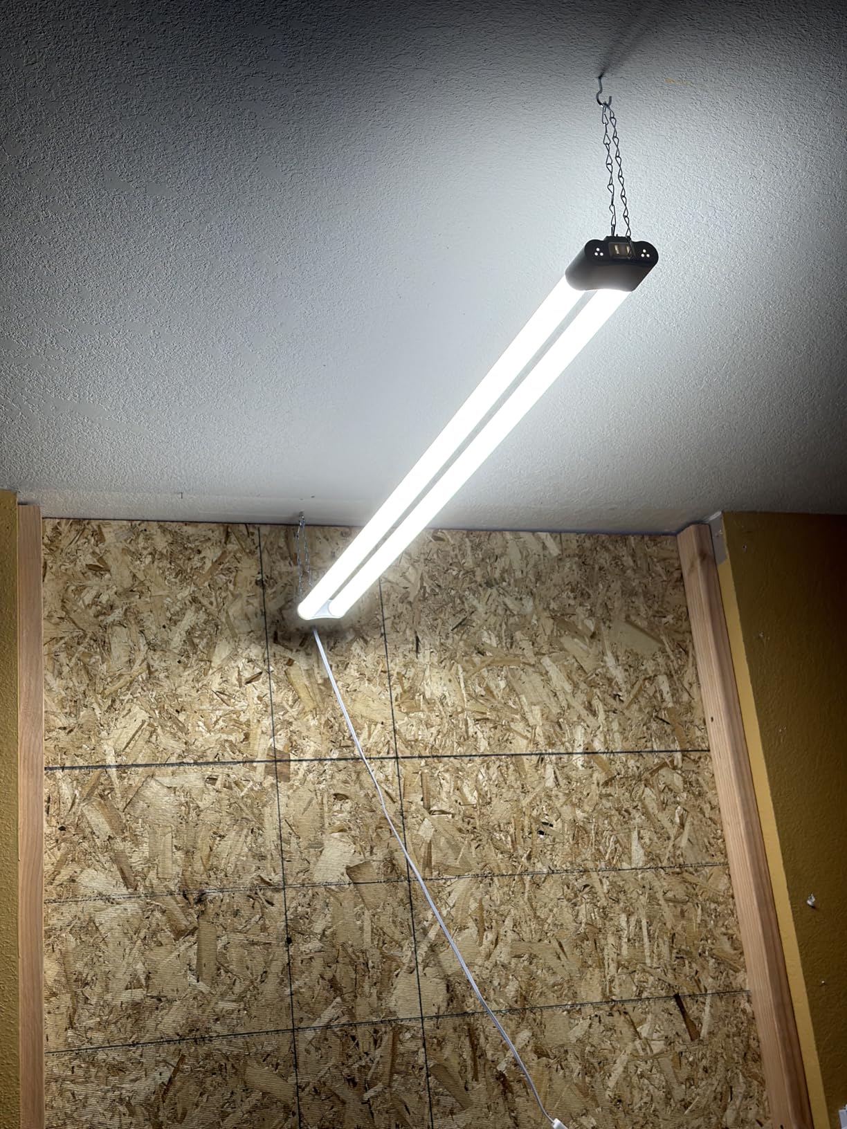 hykolity 4 Pack Linkable LED Shop Light, 4FT 42W [250W Equivalent], 4400lm, 5000K Daylight, with Plug, Utility Light Fixture, Hanging or Surface Mount, White customer photo 1