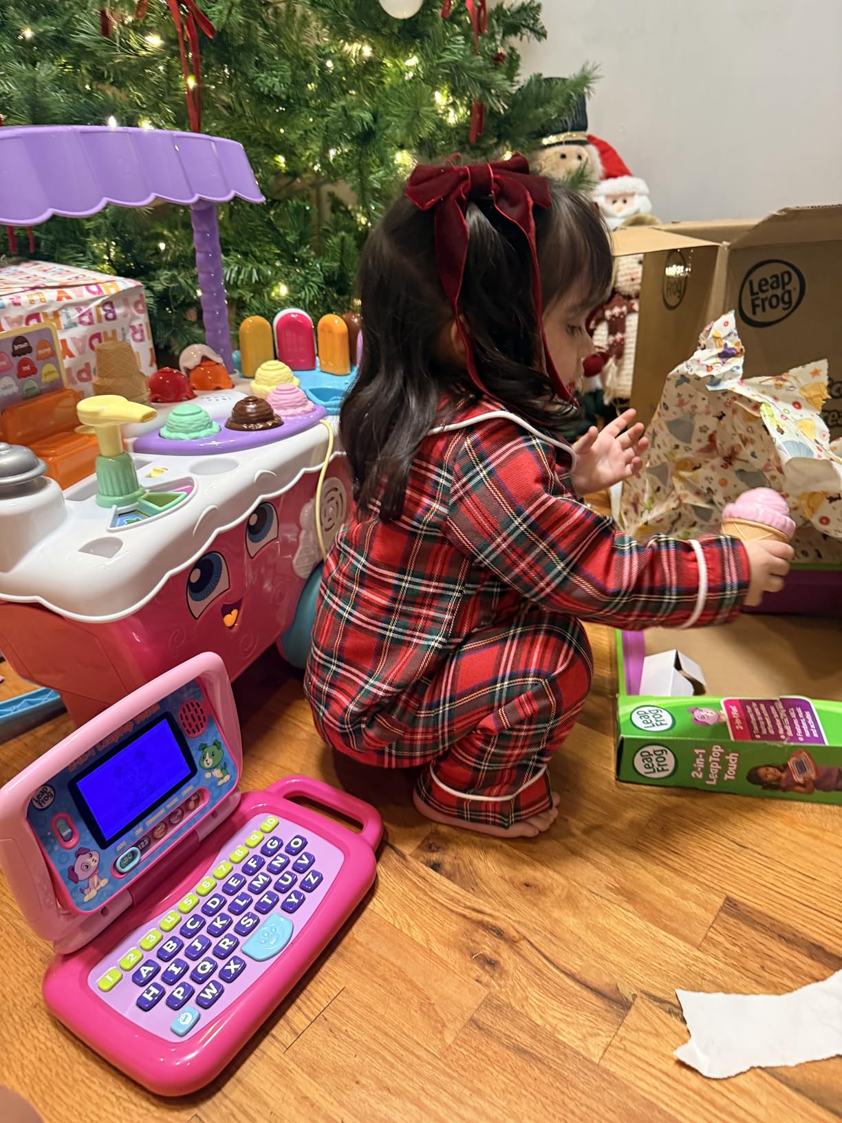 LeapFrog 2-in-1 LeapTop Touch, Green customer photo 2