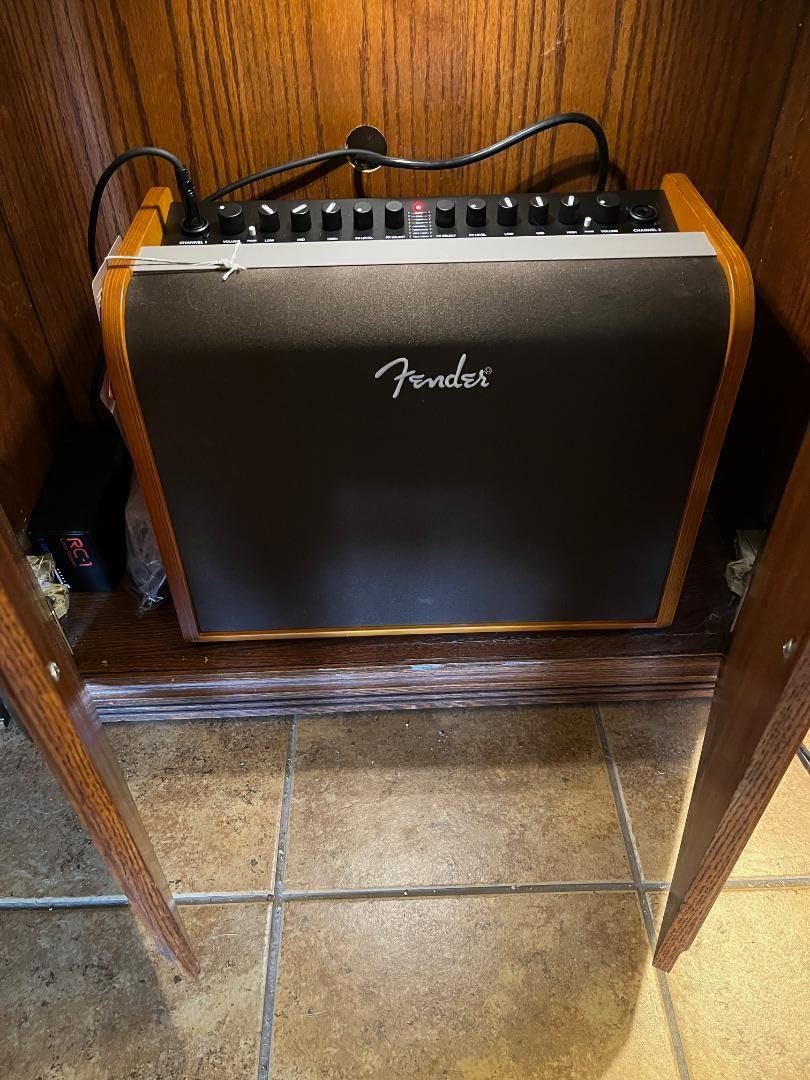 Fender Acoustic Guitar Amp, 100 Watts, with 2-Year Warranty Bluetooth Speaker, 8 Inch Full-range Speaker, 14Hx18.5Wx9.25D inches, Wood, Natural Blonde customer photo 1