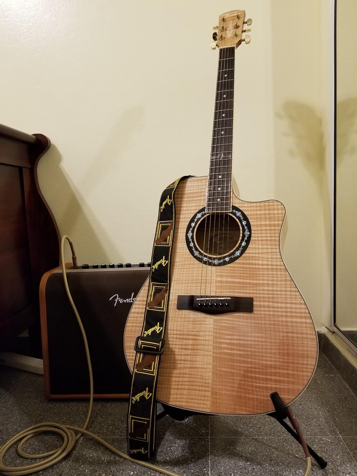 Fender Acoustic Guitar Amp, 100 Watts, with 2-Year Warranty Bluetooth Speaker, 8 Inch Full-range Speaker, 14Hx18.5Wx9.25D inches, Wood, Natural Blonde customer photo 2