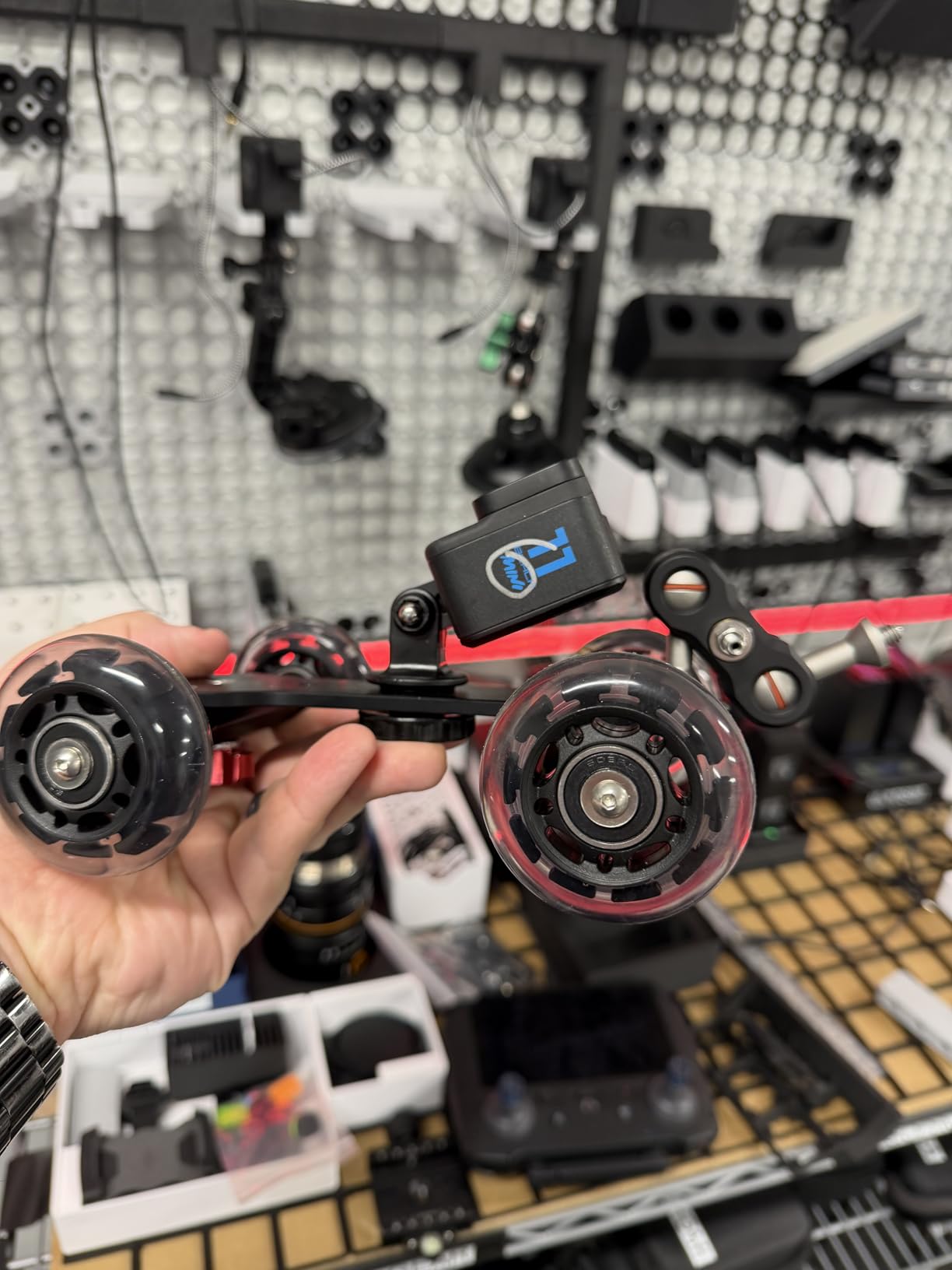 Neewer Scaled Camera Table Dolly Slider with 22 pounds/10 kilograms Load Capacity Skater Design Aluminum Rods Rotatable Rubber Wheels 1/4-inch 3/8-inch Screw Threads for DSLRs Video Camcorders (Black) customer photo 2