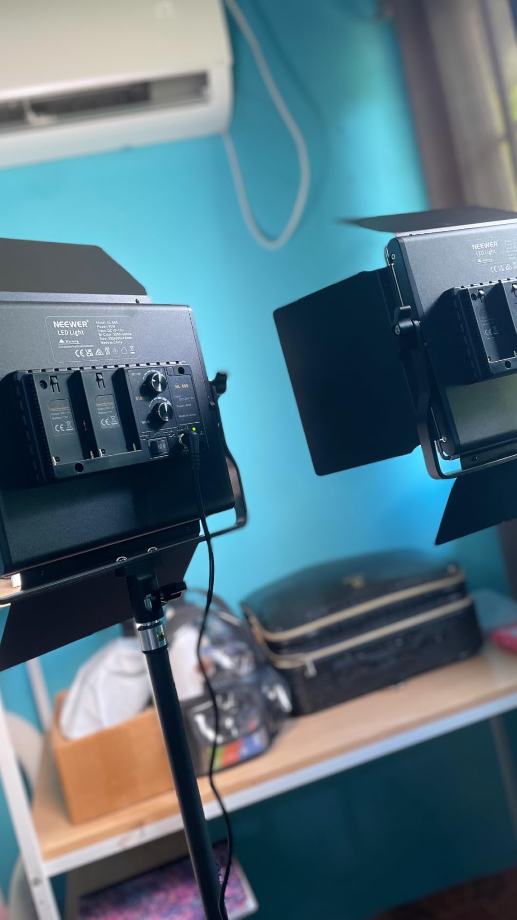 NEEWER 2 Pack Bi Color 660 LED Video Light and Stand Kit: (2) 3200-5600K CRI 96+ Dimmable Light with U Bracket and Barndoor, (2) 75 inches Light Stand for Studio Photography, Video Recording (Black) customer photo 2