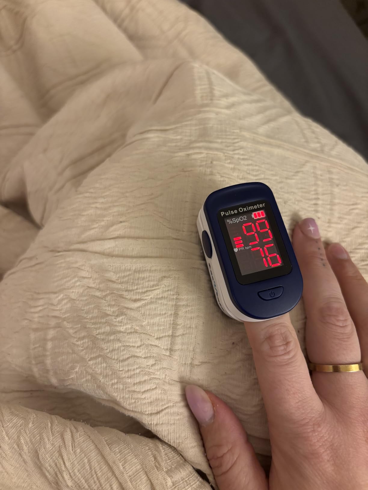 Zacurate 500BL Fingertip Pulse Oximeter Blood Oxygen Saturation Monitor with Batteries Included (Navy Blue) customer photo 1