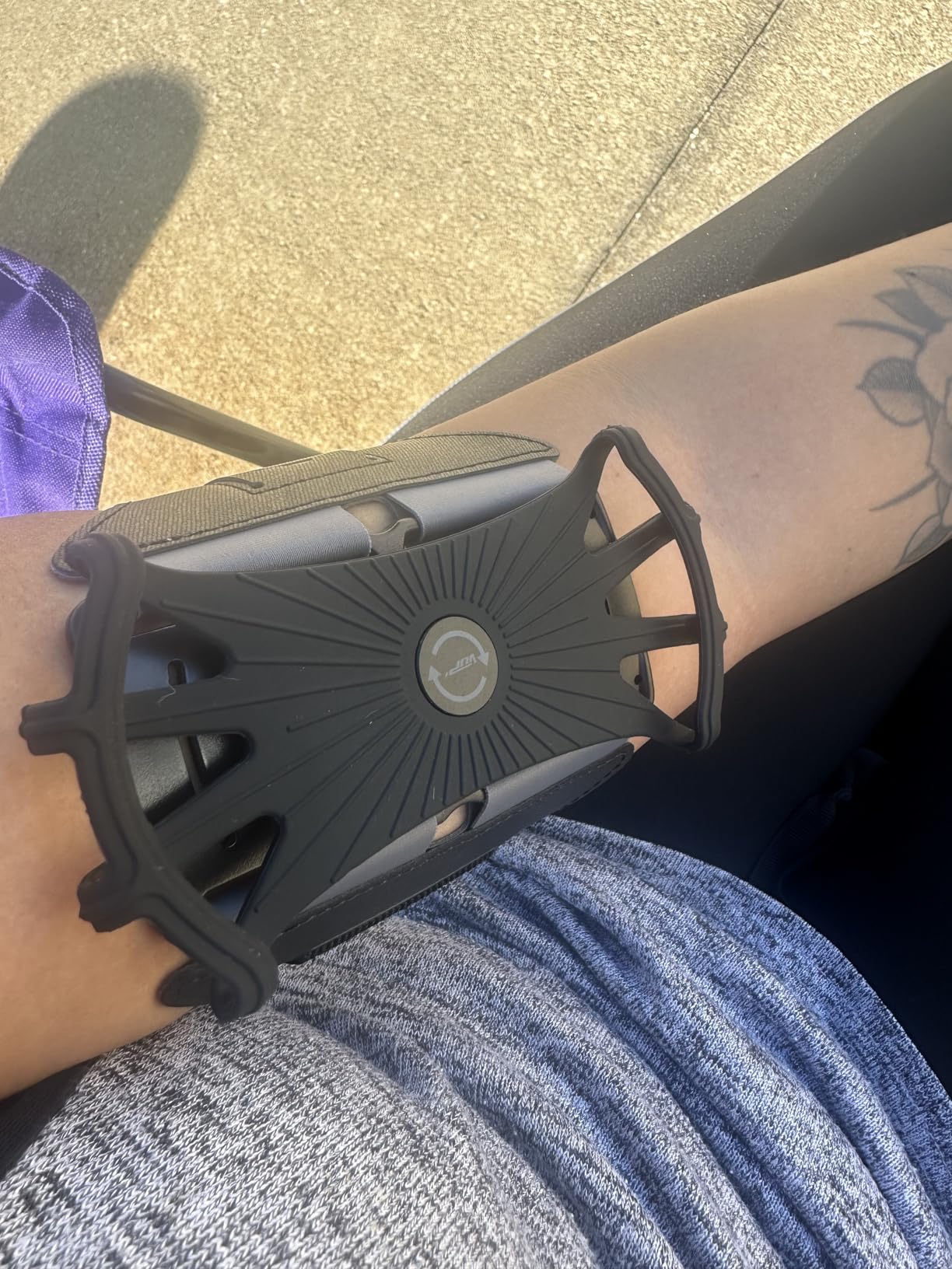 VUP Running Armband 360°Rotatable for iPhone 17/16/15/14/13/Pro Max/Pro/Mini/12/11/SE/Xs/XR/X/8/7/Plus, Fits All 4-6.7 Inch Smartphones, with Key Holder Phone Armband for Running Hiking Biking (Black) customer photo 2