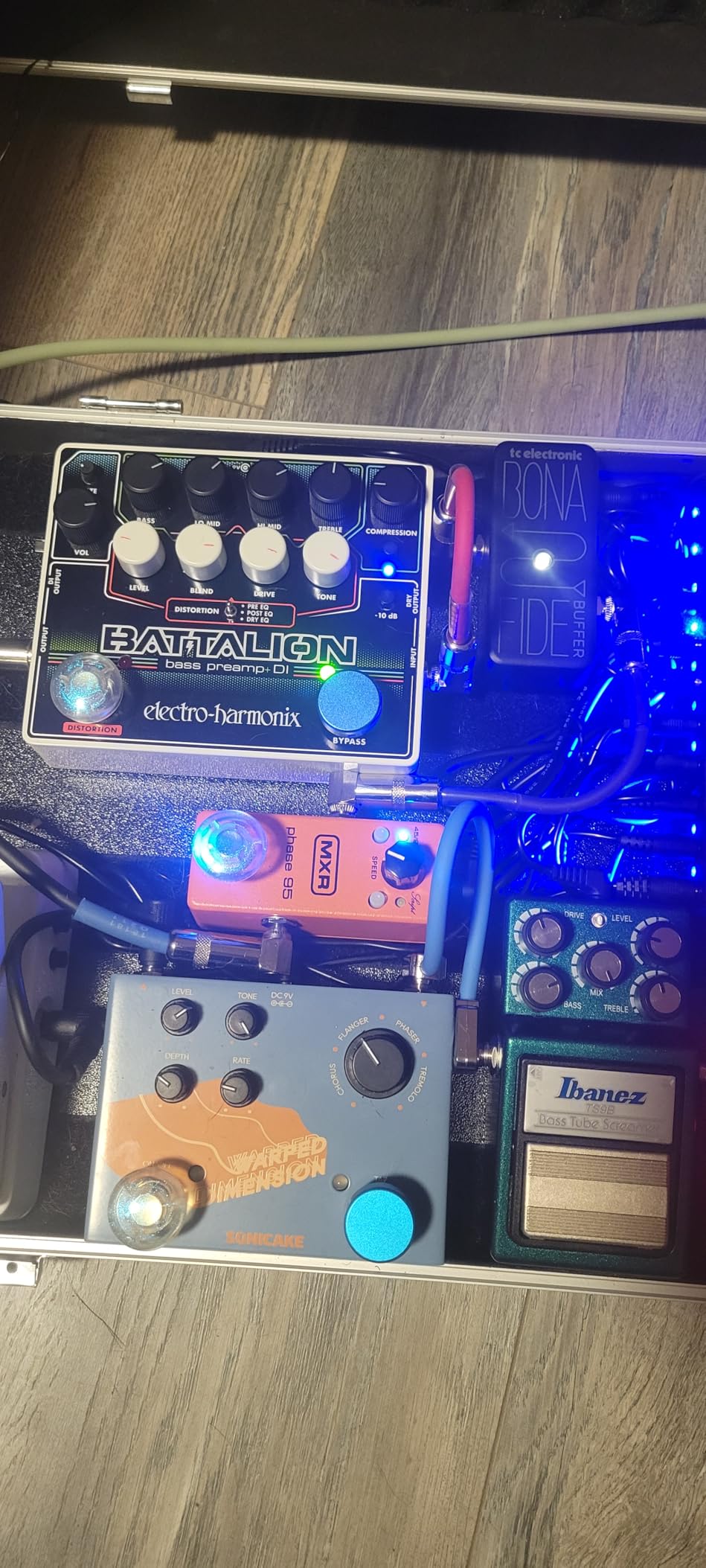 Electro-Harmonix Battalion Black 4-band EQ, MOSFET Distortion, Compressor, Noise Gate Bass Preamp & DI Pedal customer photo 1