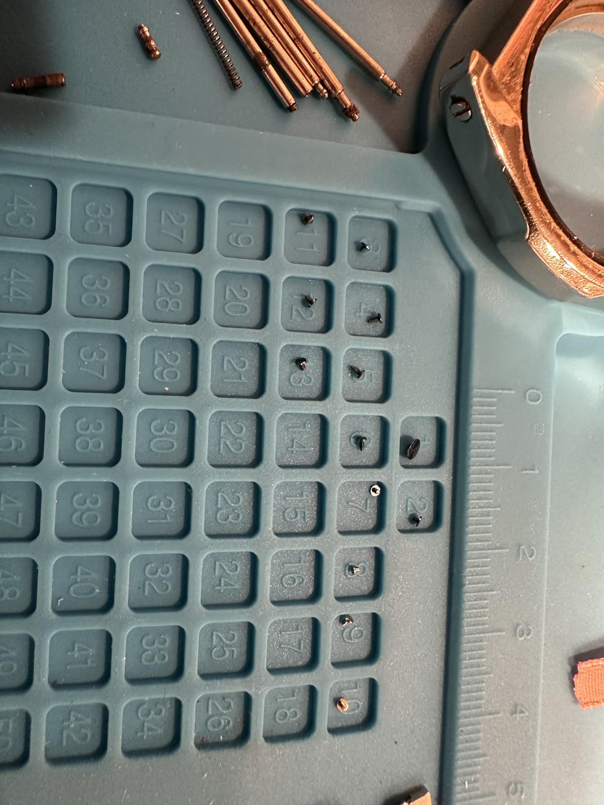 Kaisi S-130 Insulation Silicone Soldering Mat Repair Mat, Heat Resistant Silicone Work Mats 932°F with Scale Ruler and Screw Position for Soldering, CellPhone Electronics Repair, Size: 13.8 x 9.8 inch customer photo 1