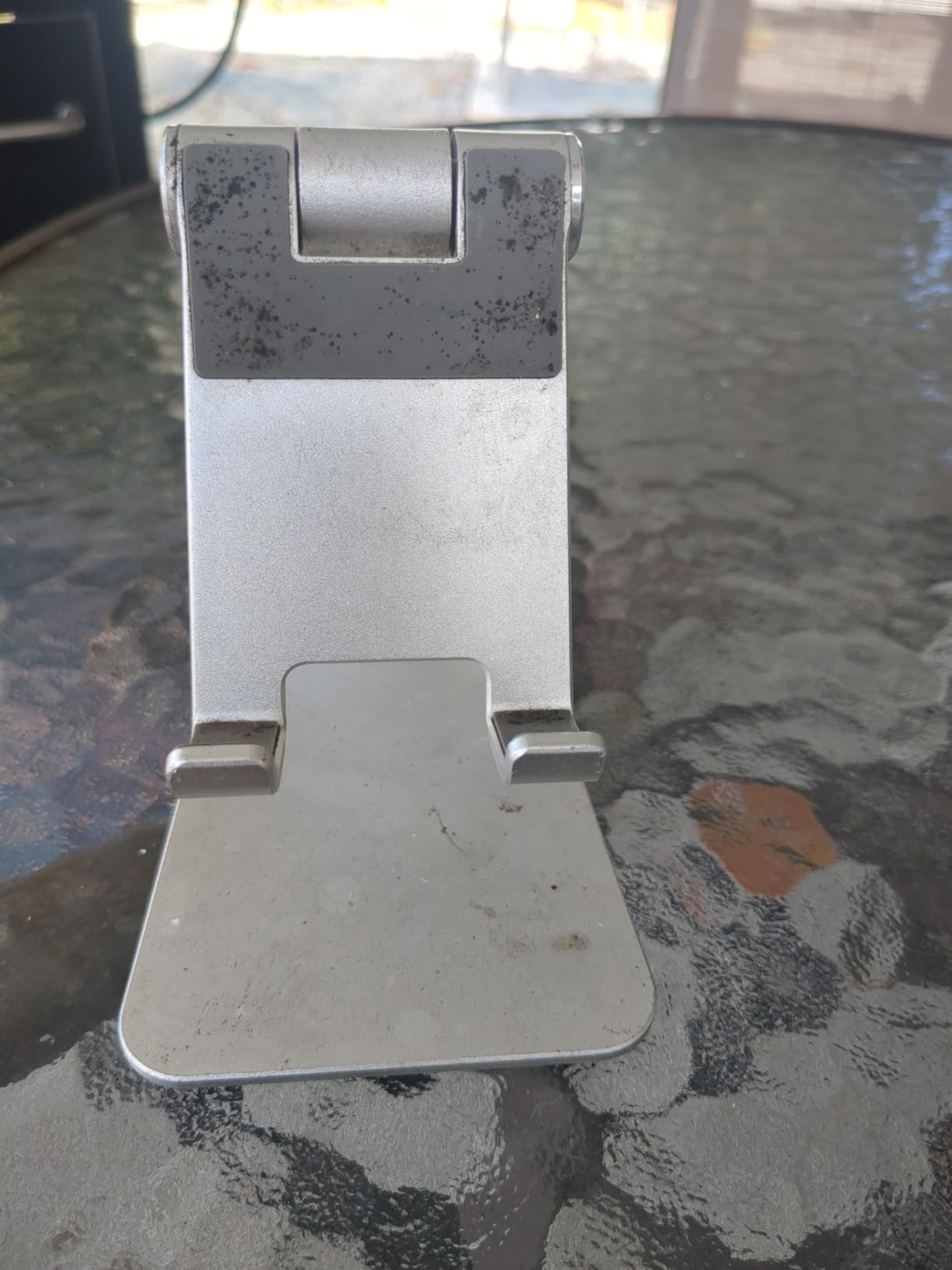 Adjustable Cell Phone Stand, OMOTON Aluminum Desktop Cellphone Stand with Anti-Slip Base and Convenient Charging Port, Fits All Smart Phones, Silver customer photo 1