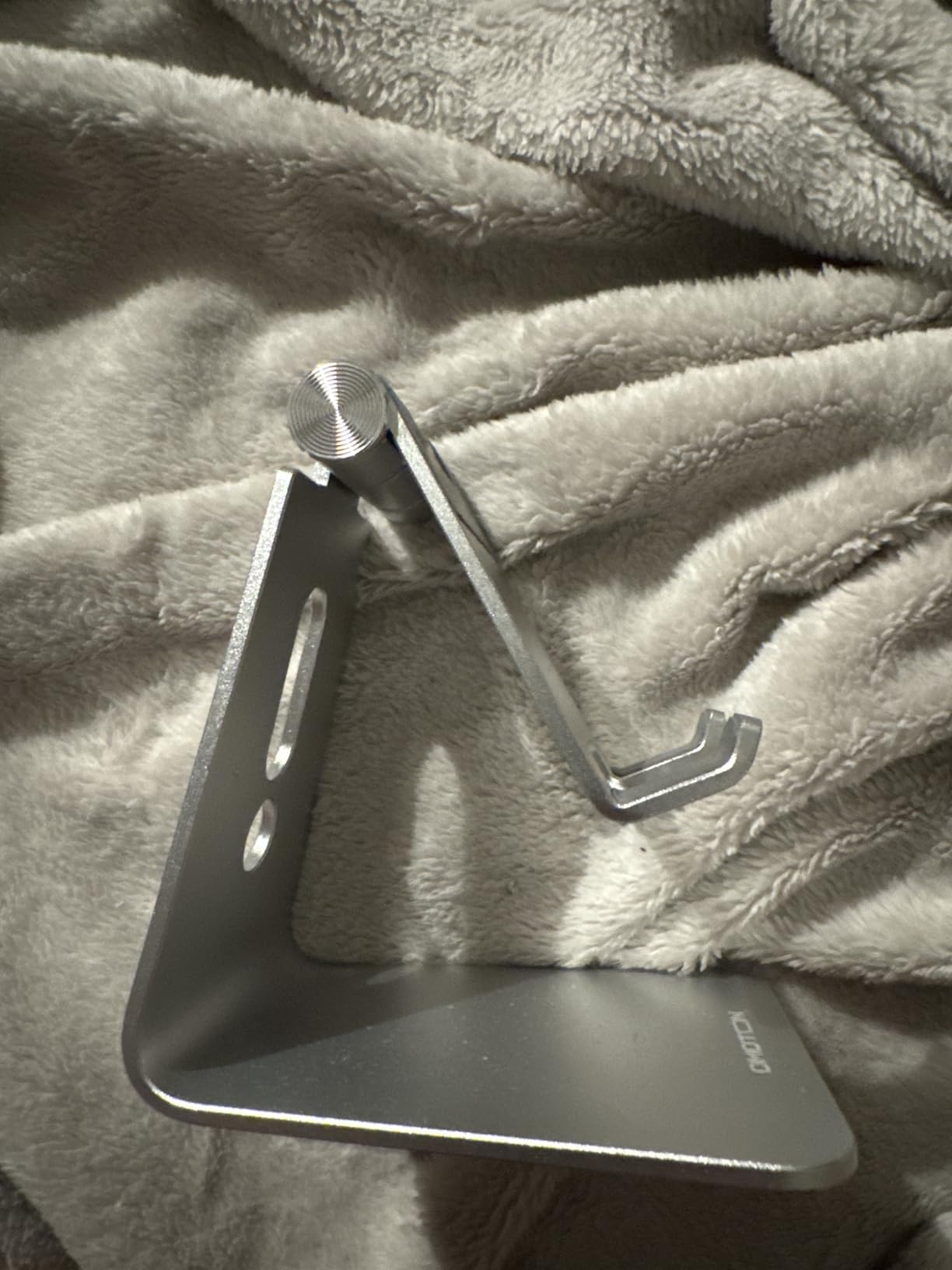 Adjustable Cell Phone Stand, OMOTON Aluminum Desktop Cellphone Stand with Anti-Slip Base and Convenient Charging Port, Fits All Smart Phones, Silver customer photo 2