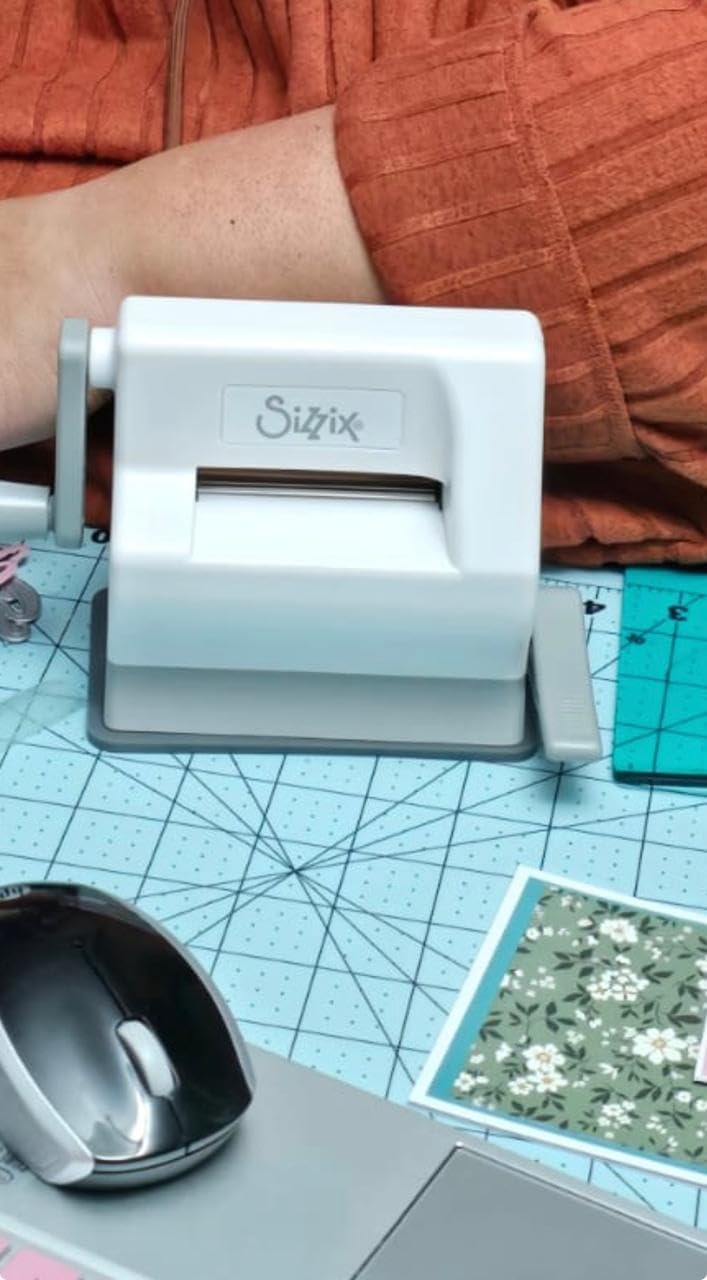 Sizzix Sidekick Starter Kit 661770 Portable Manual Die Cutting & Embossing Machine for Arts & Crafts, Scrapbooking & Cardmaking, 6.35 cm Opening, 2.5