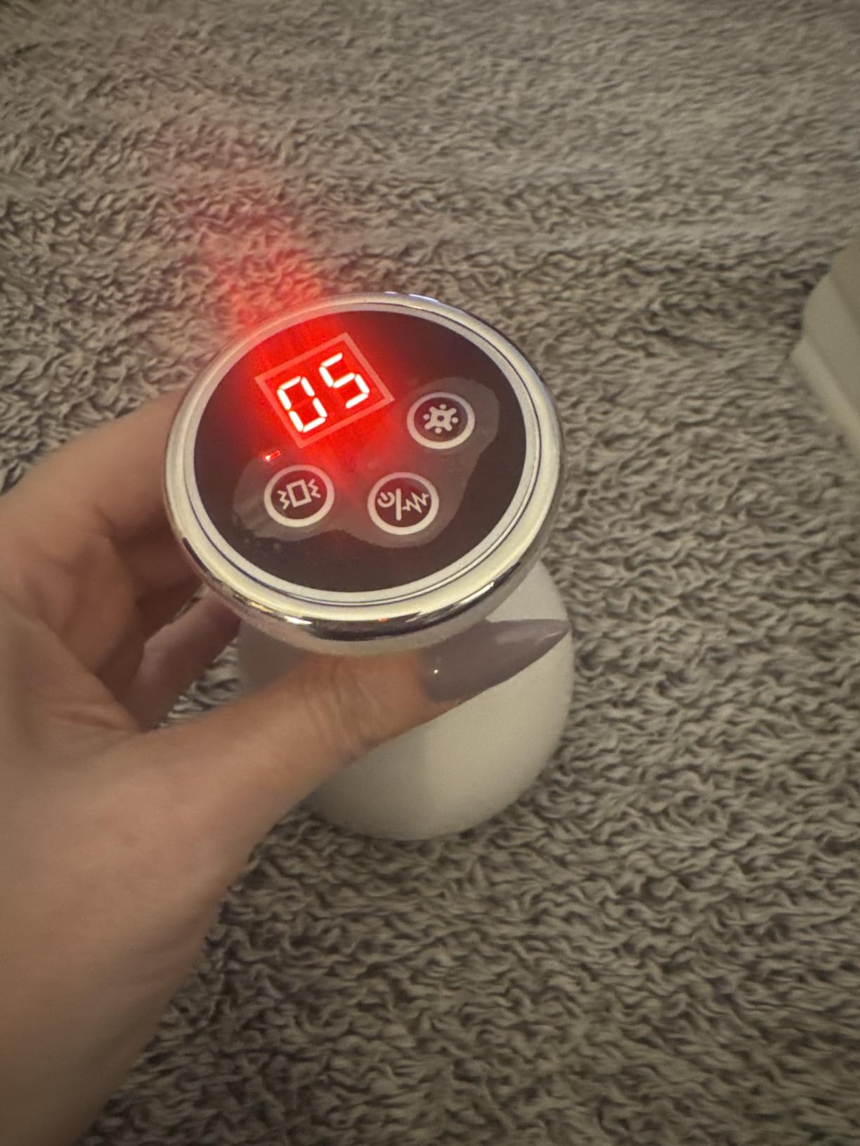 InvoSpa Shiatsu Neck and Back Massager with Heat - Deep Kneading Pillow for Massage - Electric Full Body Massager customer photo 2