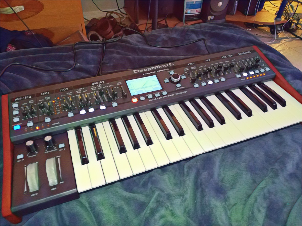 Behringer DEEPMIND 6,Black customer photo 1