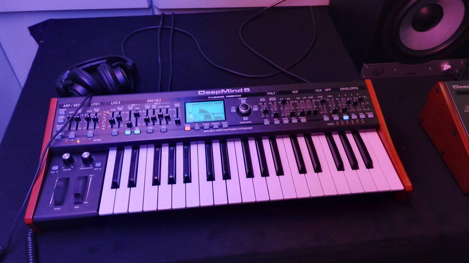 Behringer DEEPMIND 6,Black customer photo 2