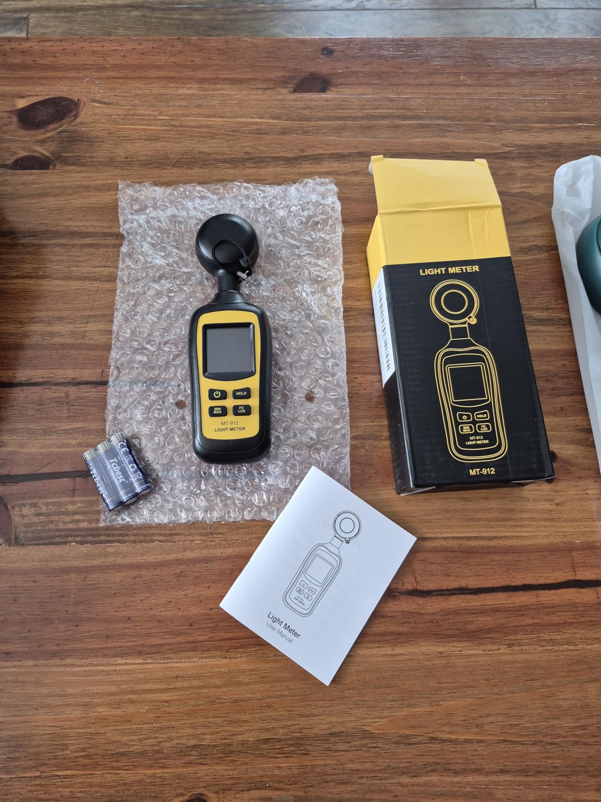 Light Meter Digital Illuminance Meter Handheld Ambient Temperature Measurer, Range up to 200,000 Lux, Luxmeter with 4 Digit Color LCD Screen customer photo 1