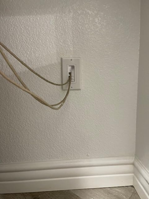 TP-Link TL-SF1005P, 5 Port Fast Ethernet PoE Switch, 4 PoE+ 10/100 Mbps Ports @67W, Desktop, Plug & Play, Sturdy Metal w/ Shielded Ports, Fanless, Extend & Priority Mode customer photo 2