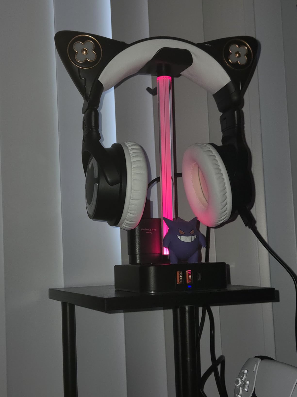 COZOO Headphone Stand with USB Charger Desktop Gaming Headset Holder Hanger with 3 USB Charging Station and 2 Outlets Power Strip, Suitable for Gaming, DJ, Wireless Earphone Display, Gamer Gifts for Men customer photo 2