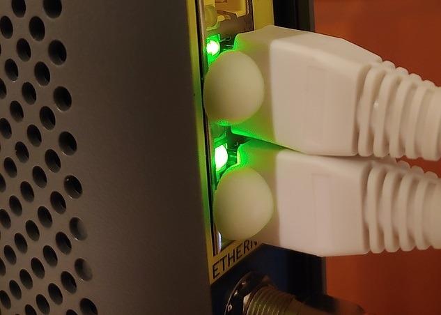 Motorola MB7621 Cable Modem | Pairs with Any WiFi Router | Approved by Comcast Xfinity, Cox, and Spectrum | for Cable Plans Up to 900 Mbps | DOCSIS 3.0 customer photo 1