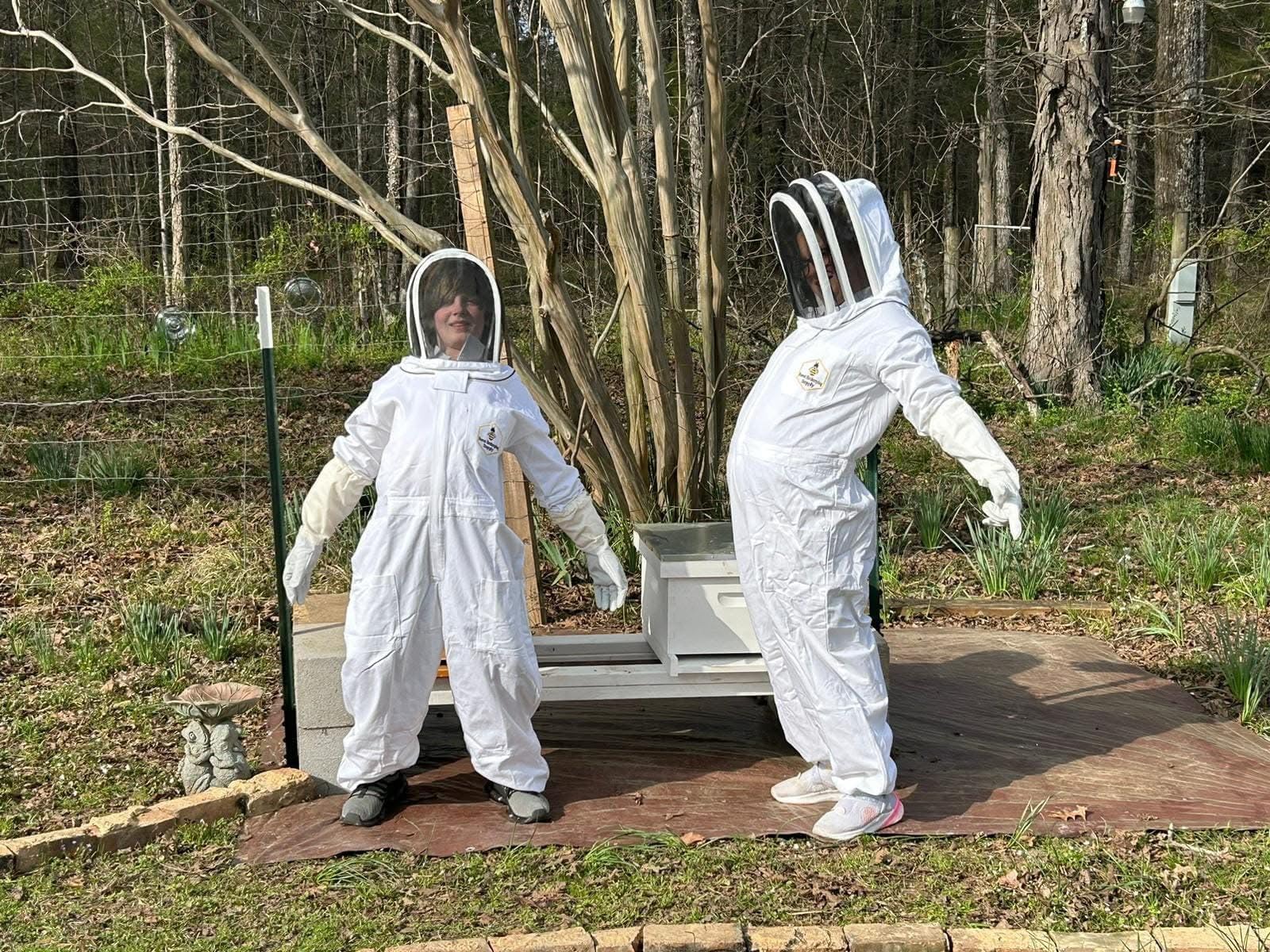 Professional Bee Suit with Gloves - Premium Cotton Beekeeper Suit, Includes Detachable Fencing Veil & Goatskin Bee Gloves, Complete Protective Gear Kit - Large customer photo 1