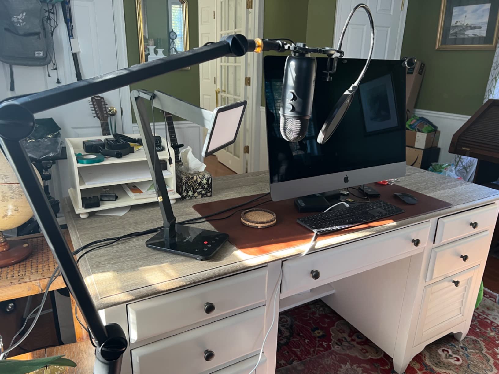 Blue Compass Premium Tube-Style Microphone Broadcast Boom Arm with Internal Springs and Built-in Cable Management customer photo 2