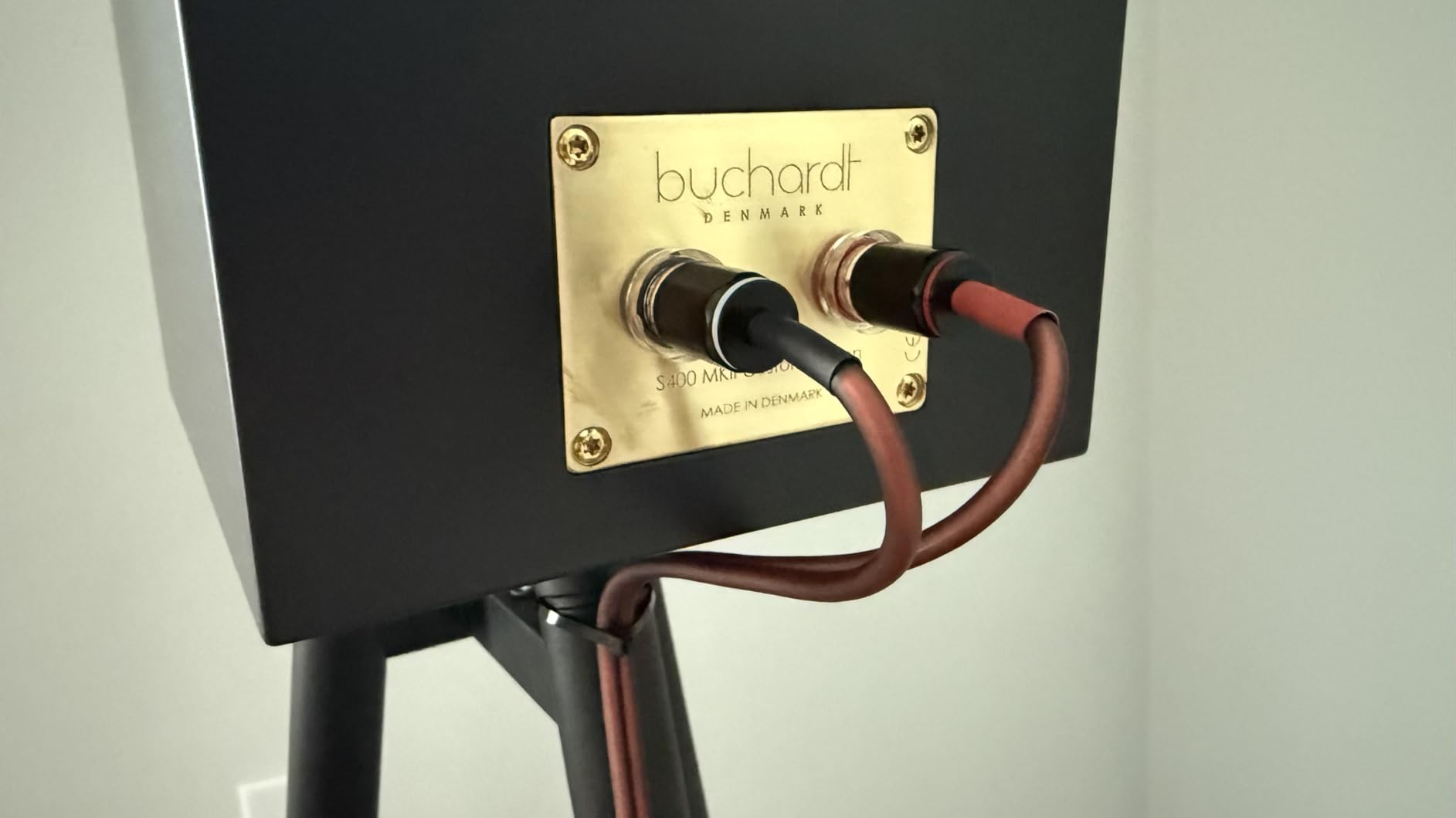 Micca 14 Gauge Pure Copper Speaker Cables, 13 Feet Each (4 Meters), 2 Pack Pair, Gold Plated Banana Plugs Connectors, Soldered Construction, Slim Design, 245 Strands, for Stereo or Home Theater customer photo 2